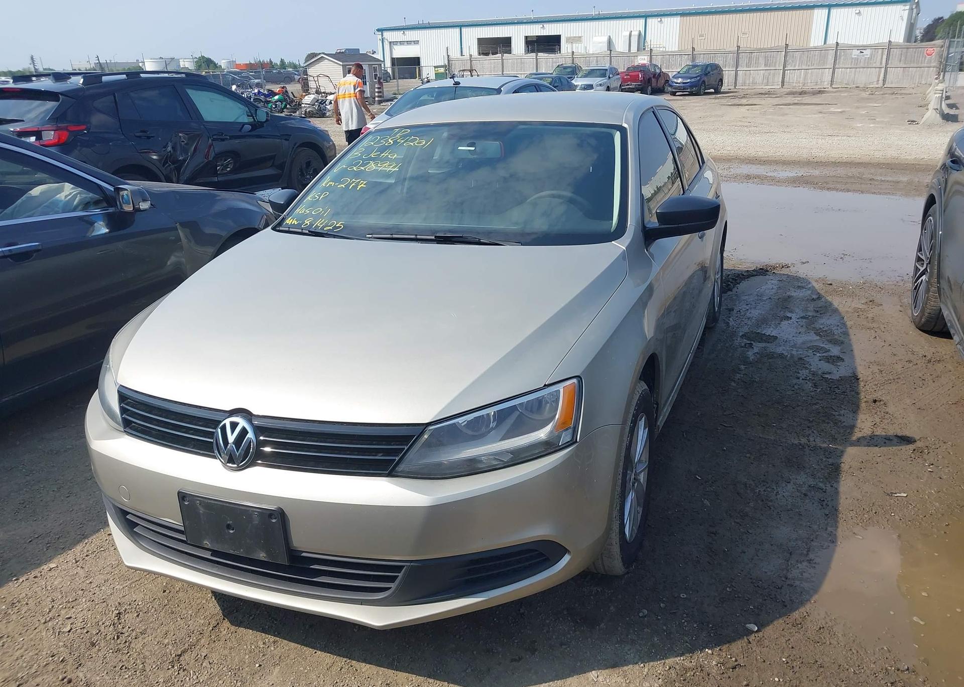 2013 VOLKSWAGEN JETTA 2.0L TRENDLINE
