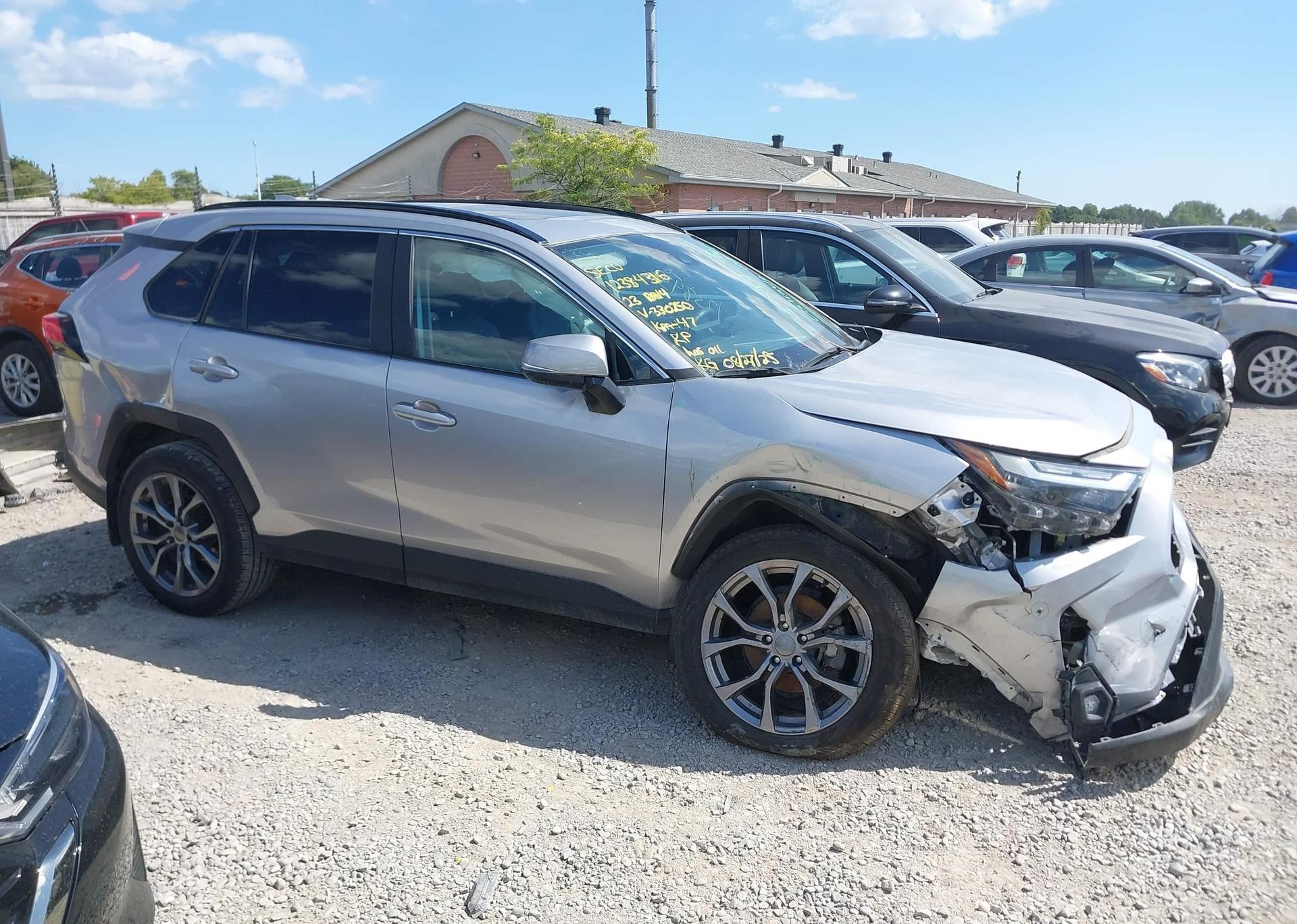 2023 TOYOTA RAV4 XLE