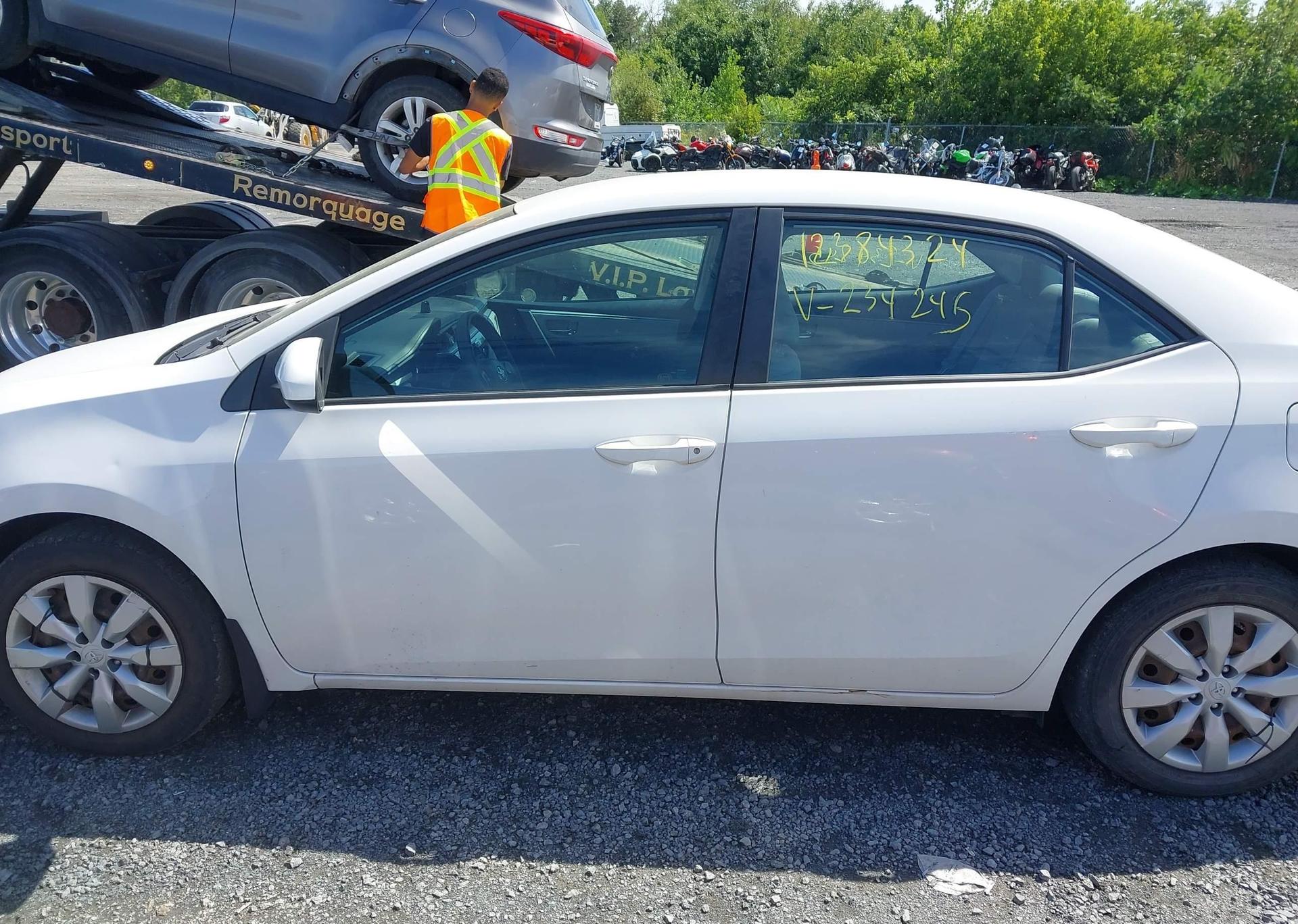 2015 TOYOTA COROLLA LE