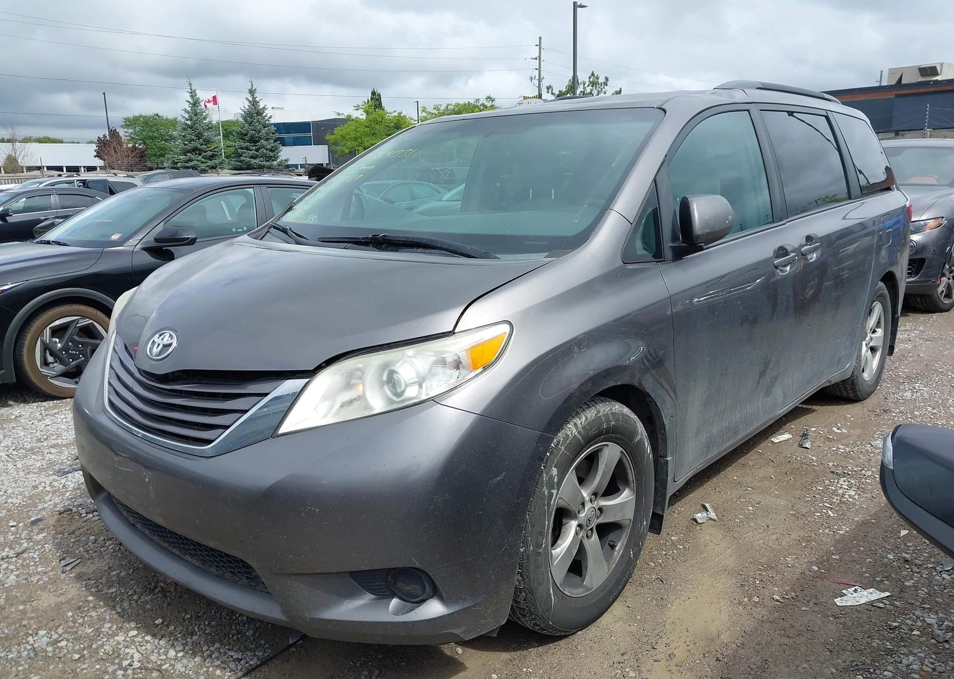 2016 TOYOTA SIENNA LE 8 PASSENGER