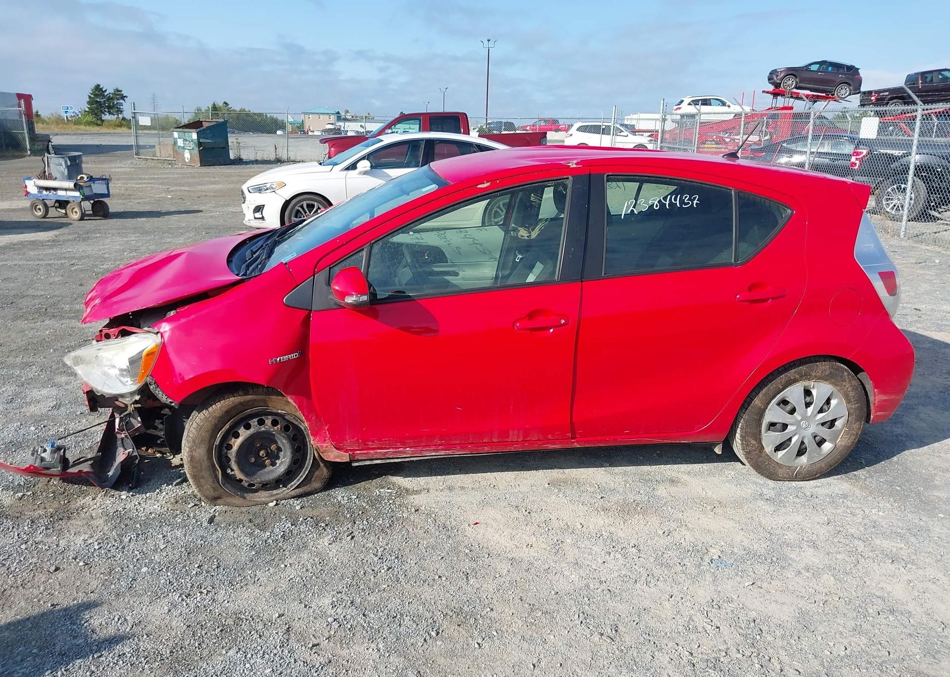 2014 TOYOTA Prius c