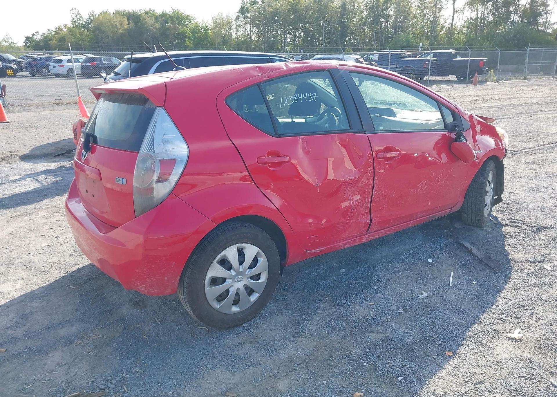 2014 TOYOTA Prius c