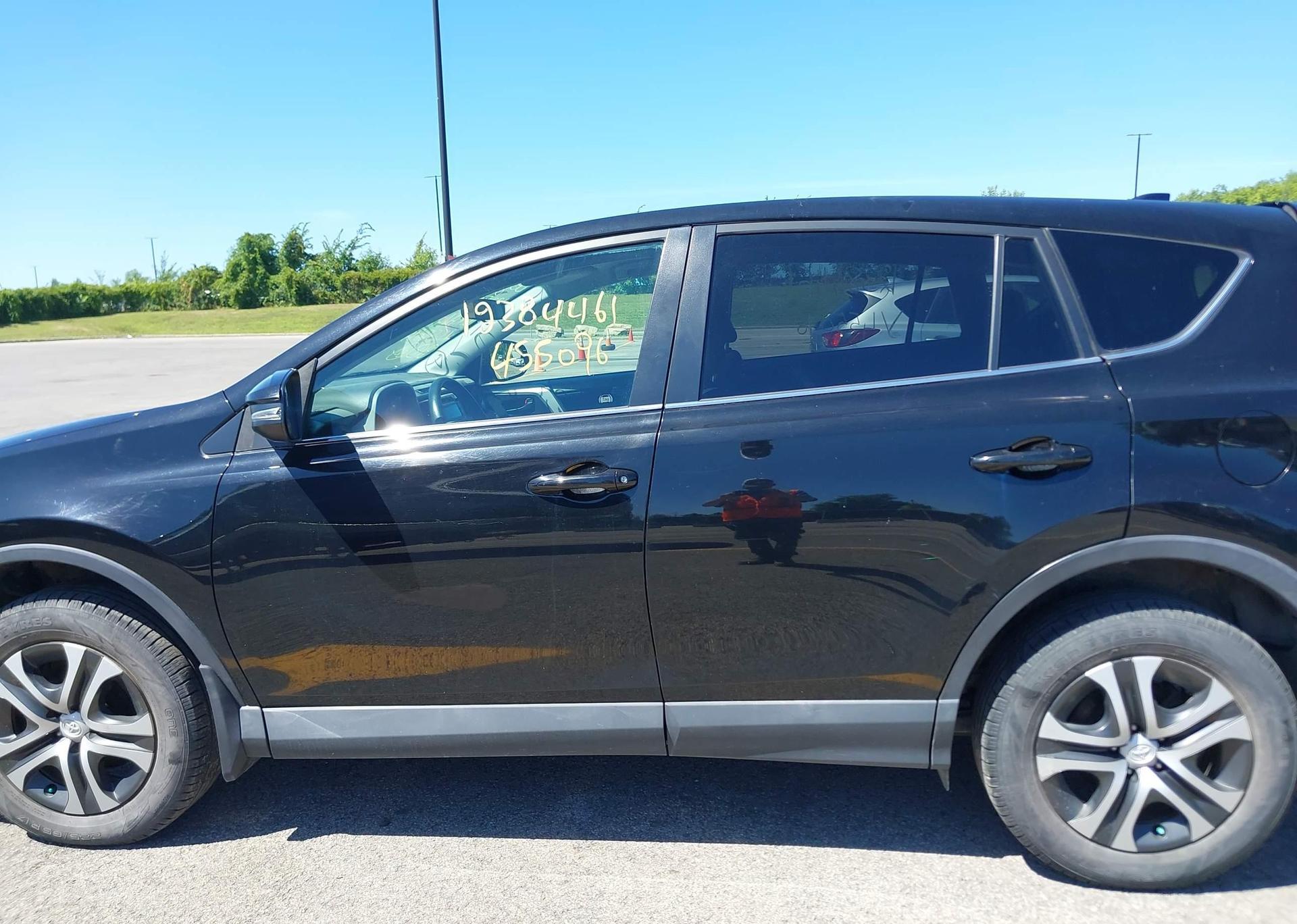 2016 TOYOTA RAV4 LE
