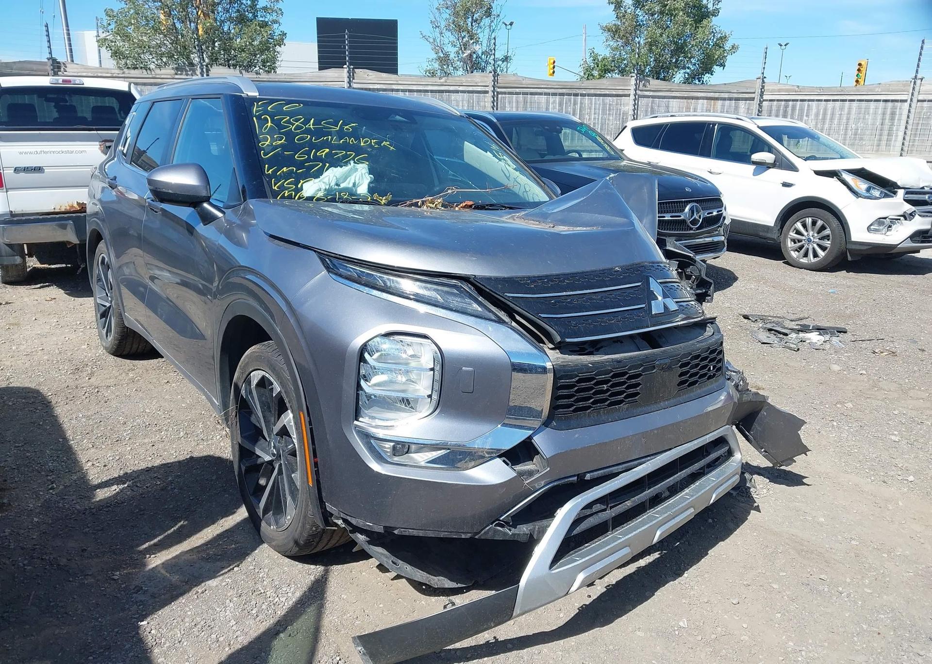 2022 MITSUBISHI OUTLANDER LE
