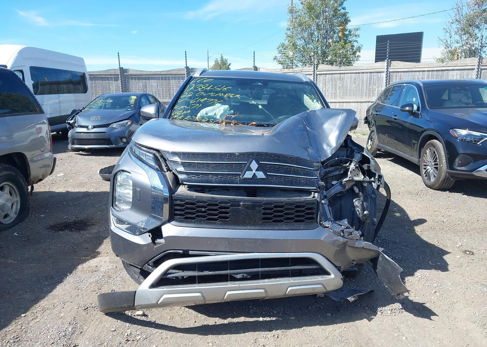 2022 MITSUBISHI OUTLANDER LE