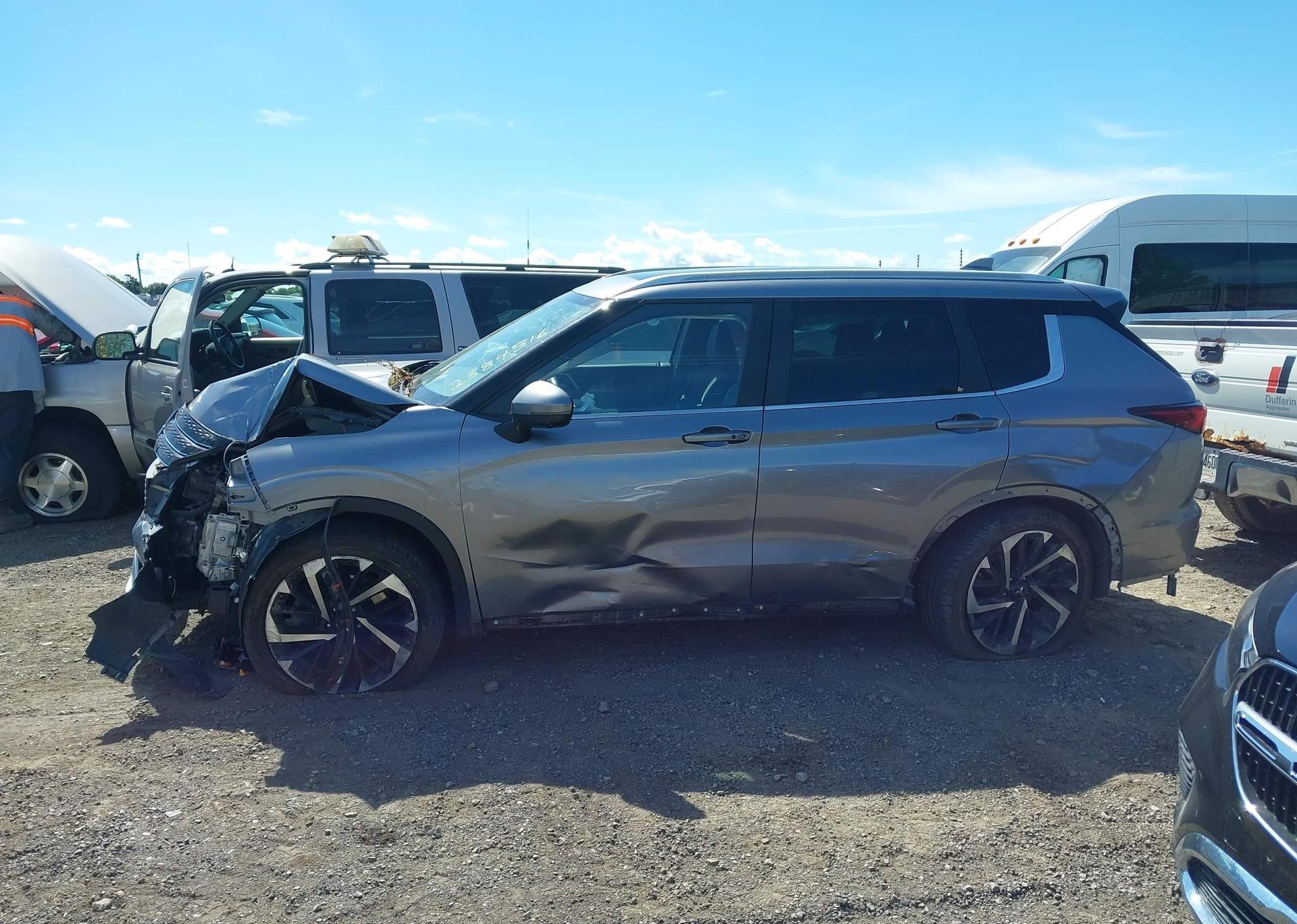 2022 MITSUBISHI OUTLANDER LE