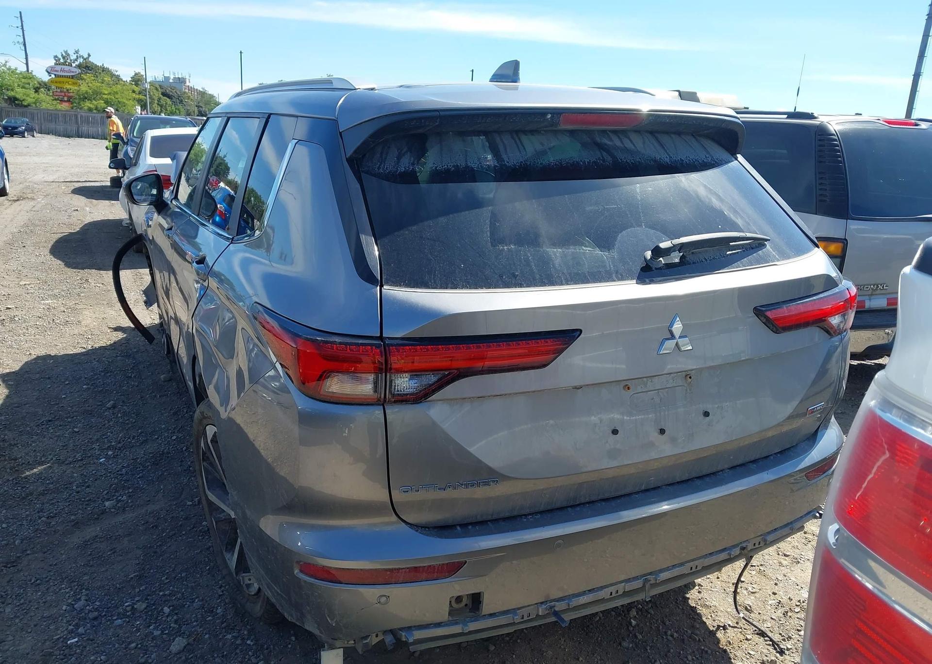 2022 MITSUBISHI OUTLANDER LE