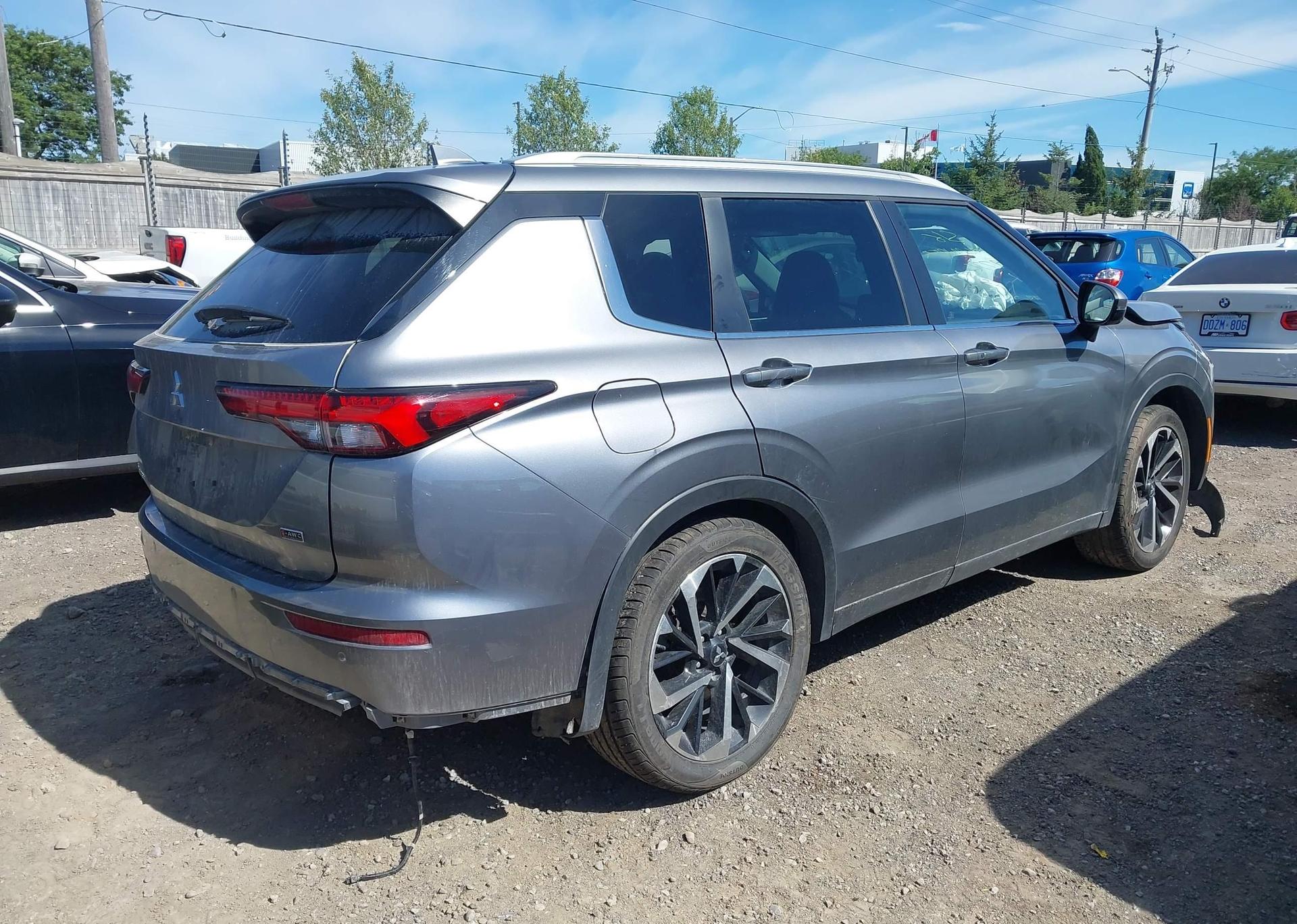 2022 MITSUBISHI OUTLANDER LE