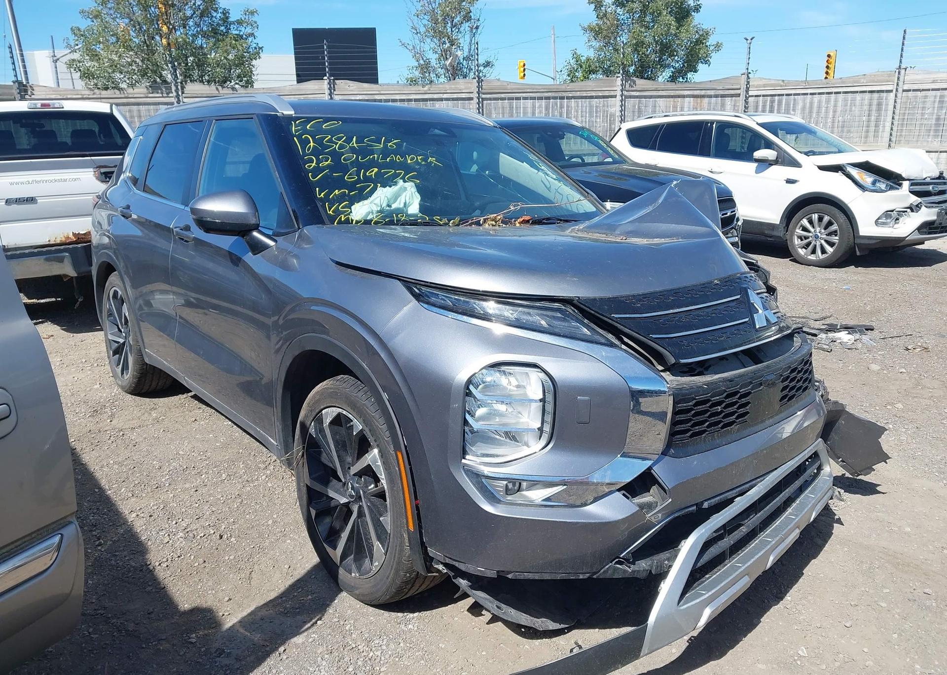 2022 MITSUBISHI OUTLANDER LE