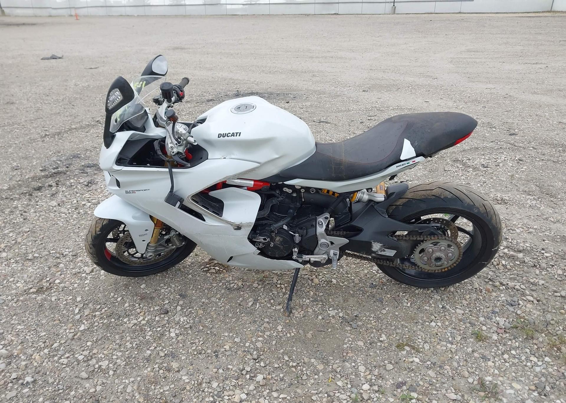 2023 DUCATI Supersport