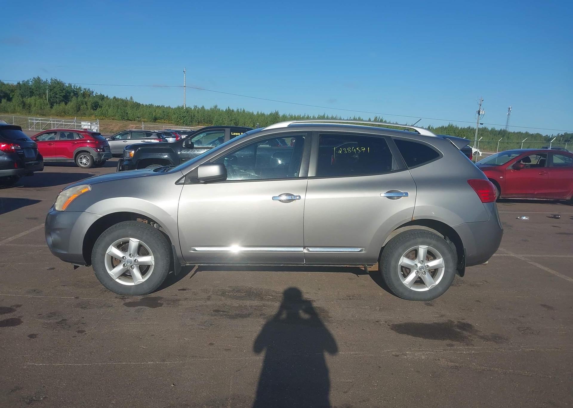 2013 NISSAN ROGUE S