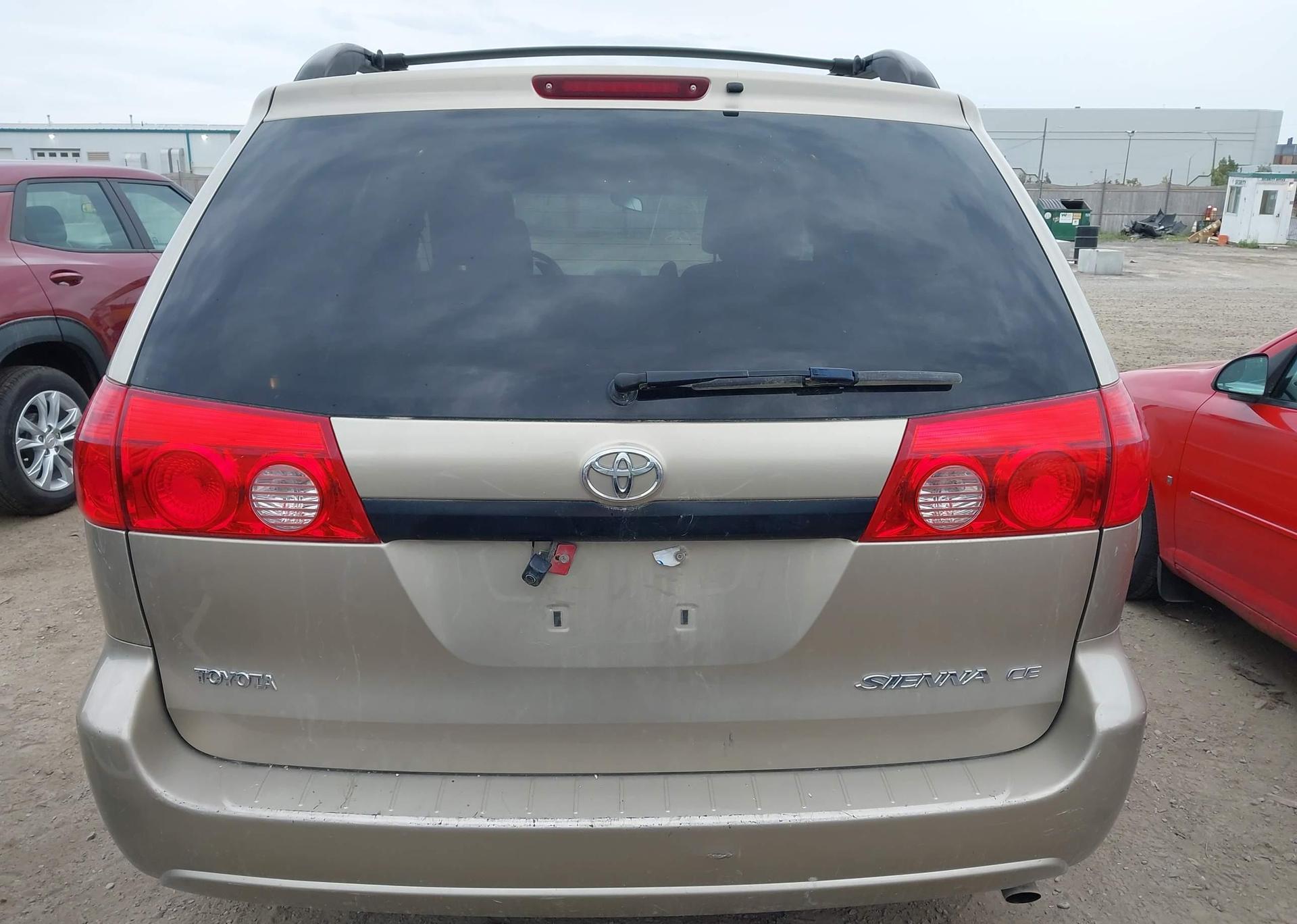 2009 TOYOTA SIENNA CE 8 PASSENGER