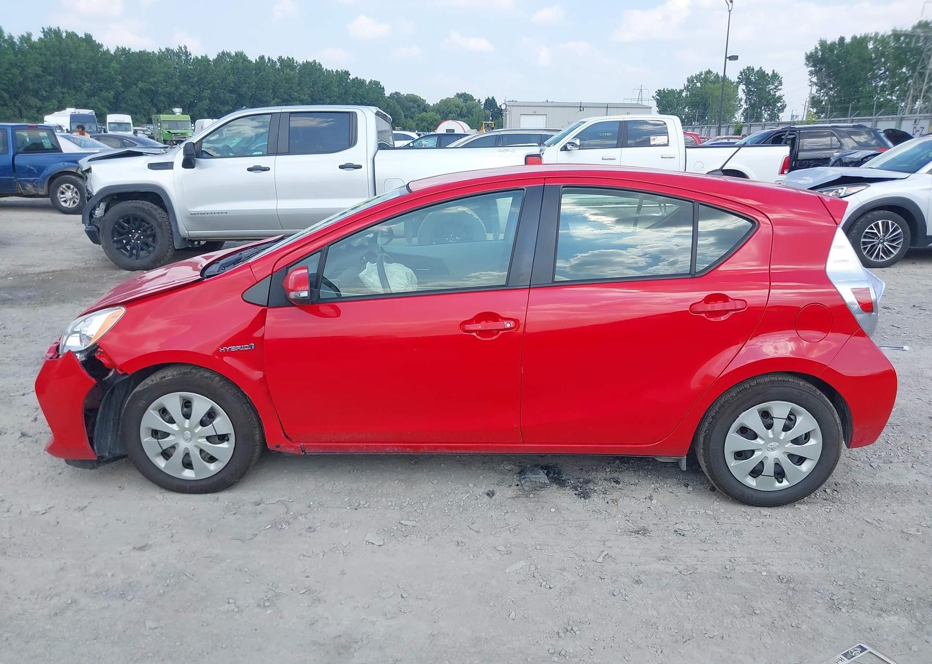 2014 TOYOTA Prius c