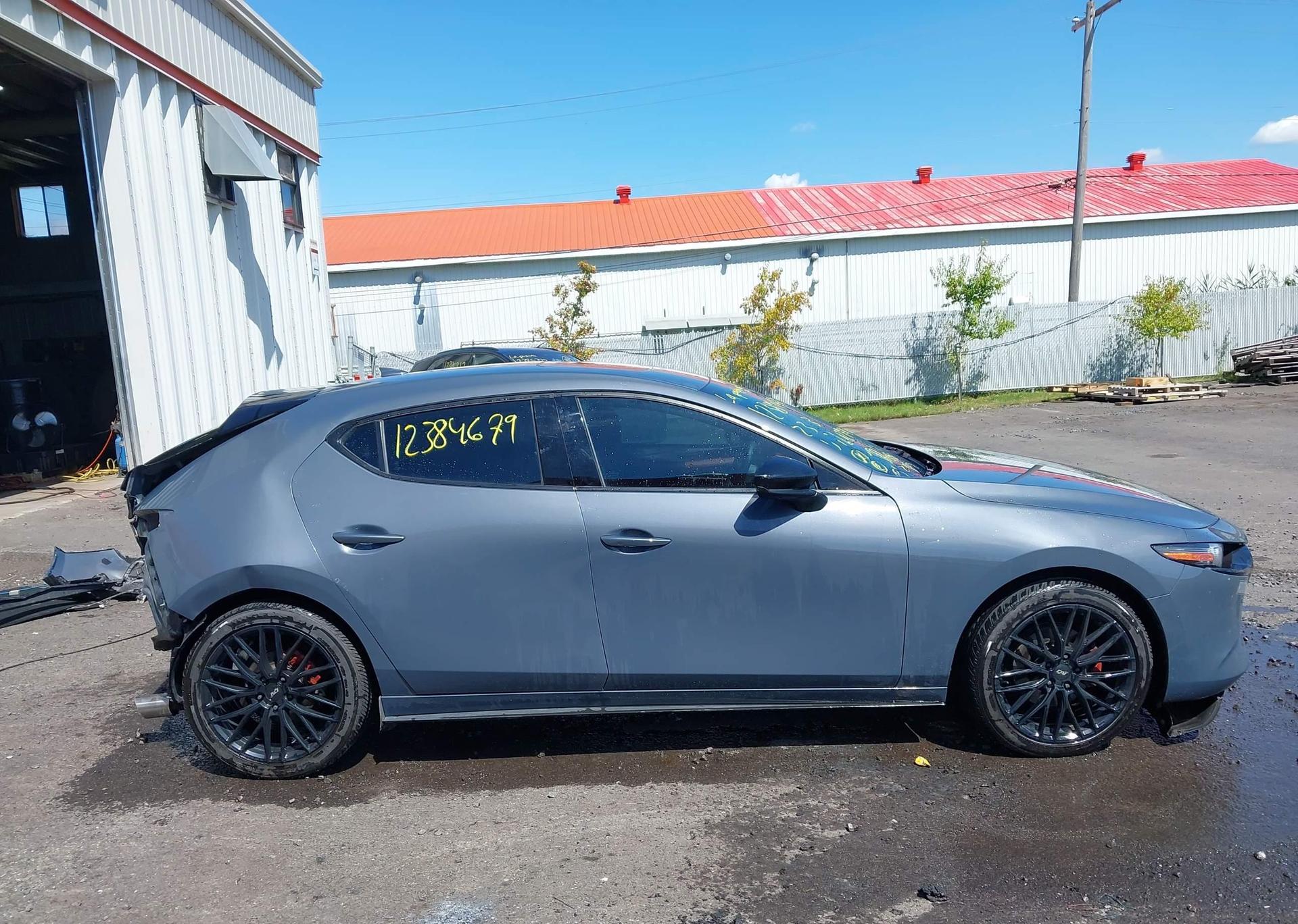 2023 MAZDA 3 PREMIUM