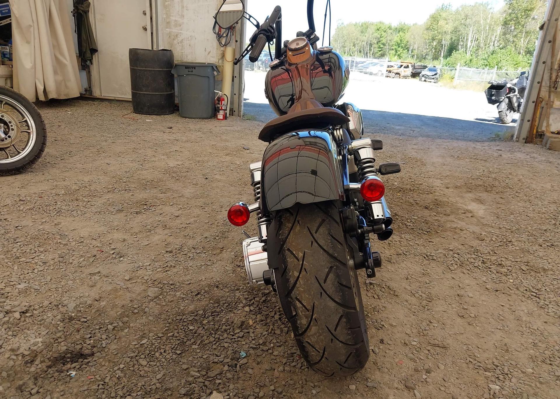 2010 HARLEY-DAVIDSON FXDB