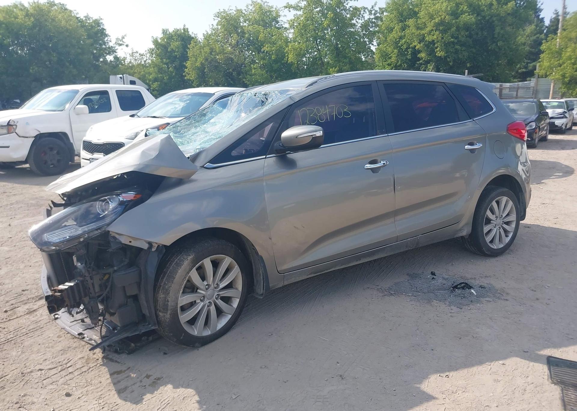 2014 KIA RONDO EX