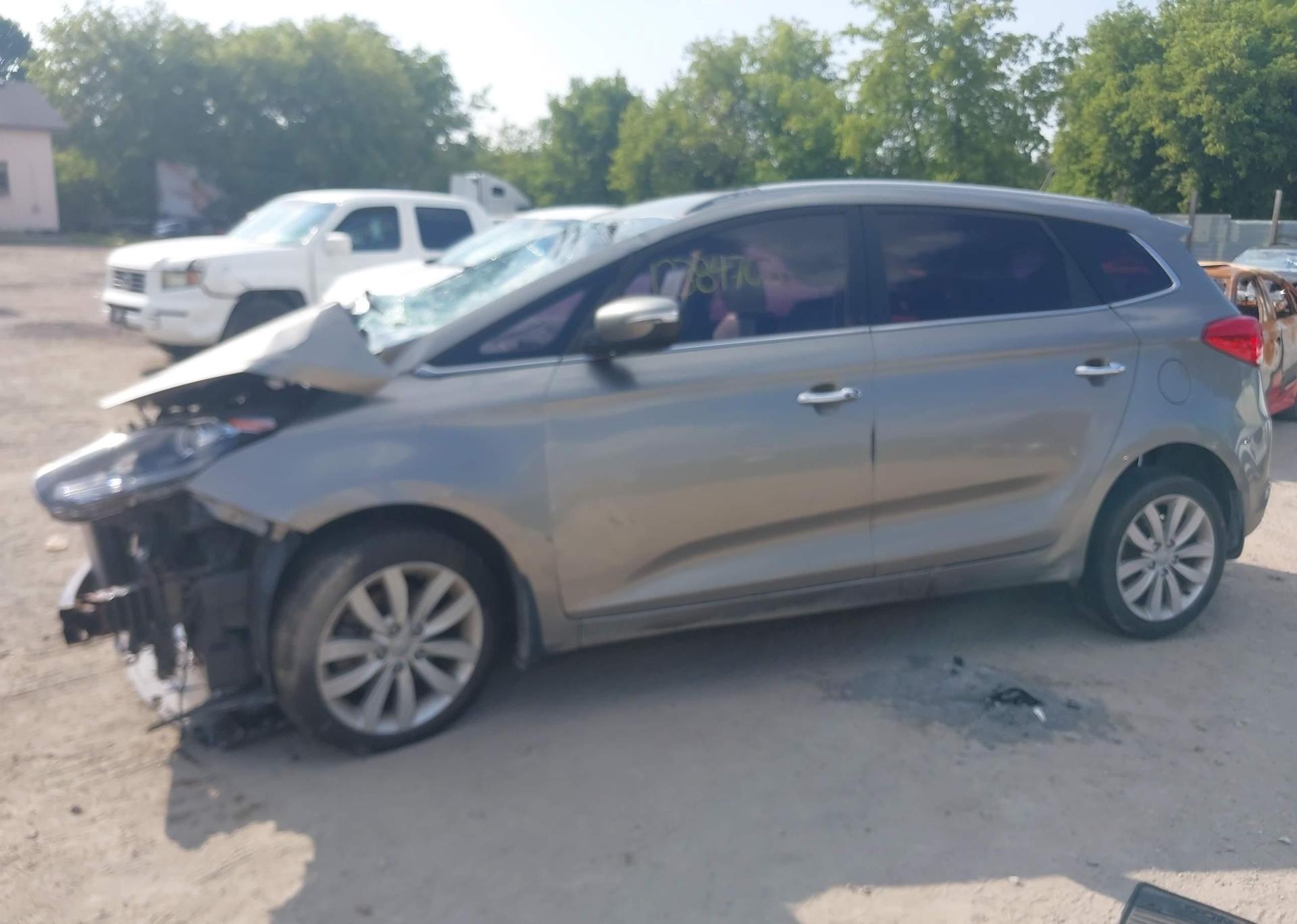 2014 KIA RONDO EX
