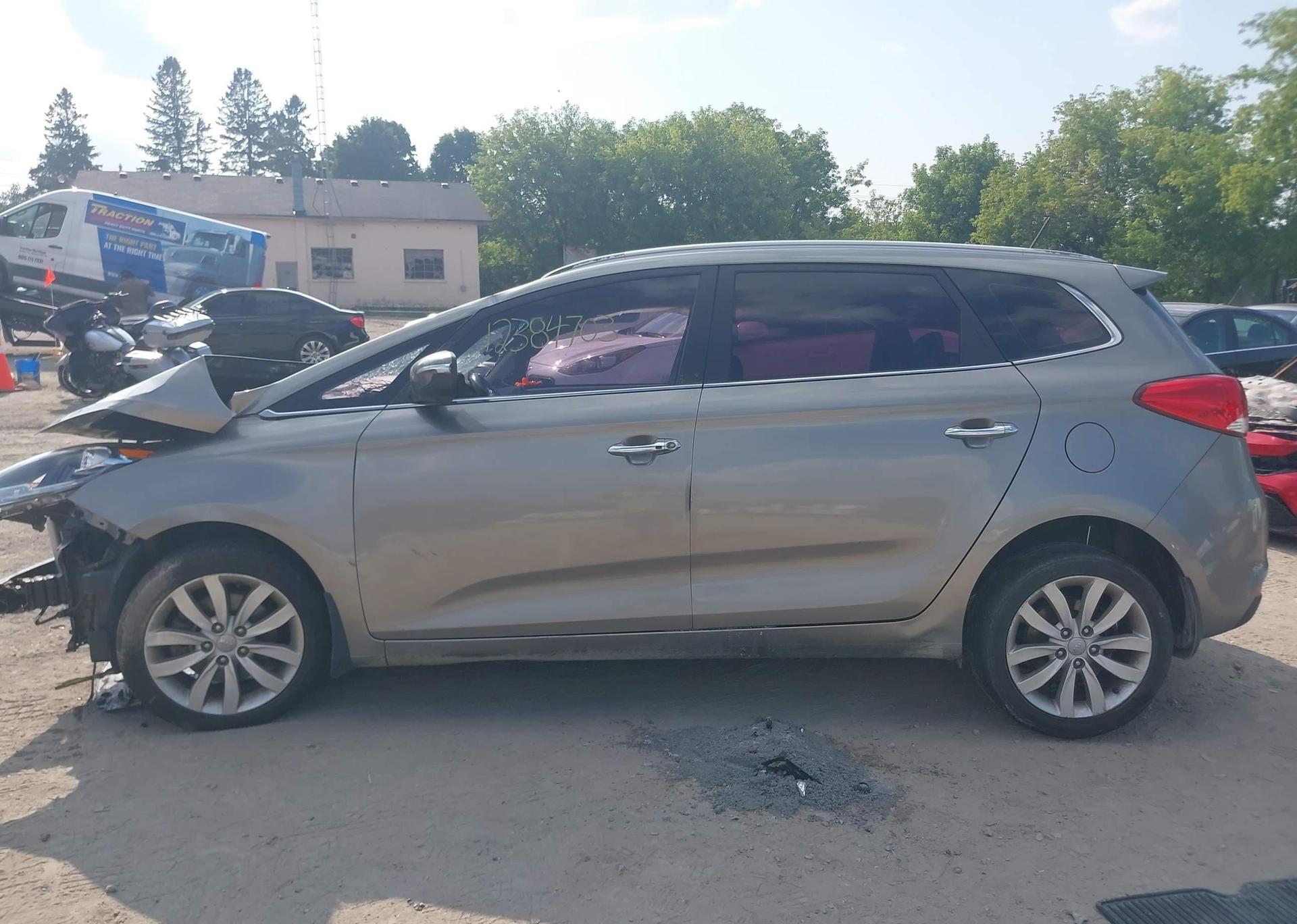 2014 KIA RONDO EX