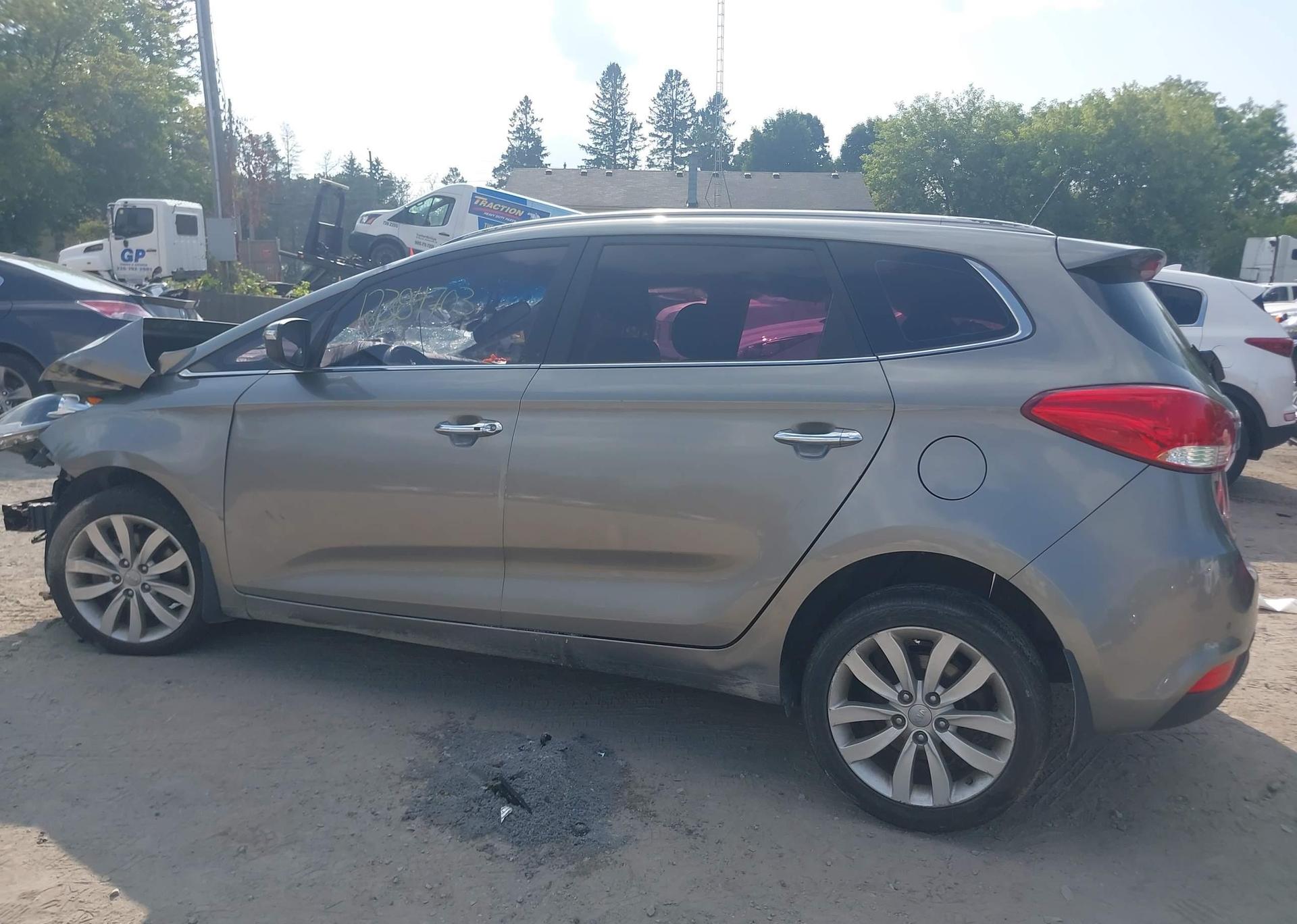 2014 KIA RONDO EX