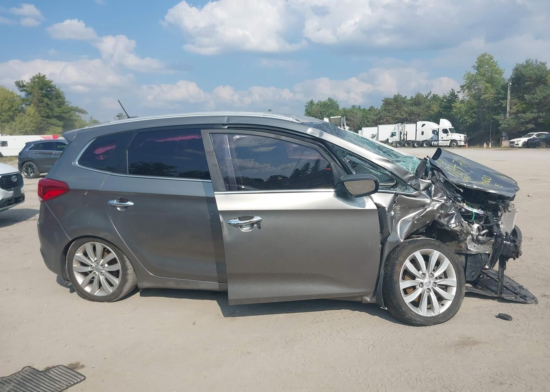 2014 KIA RONDO EX