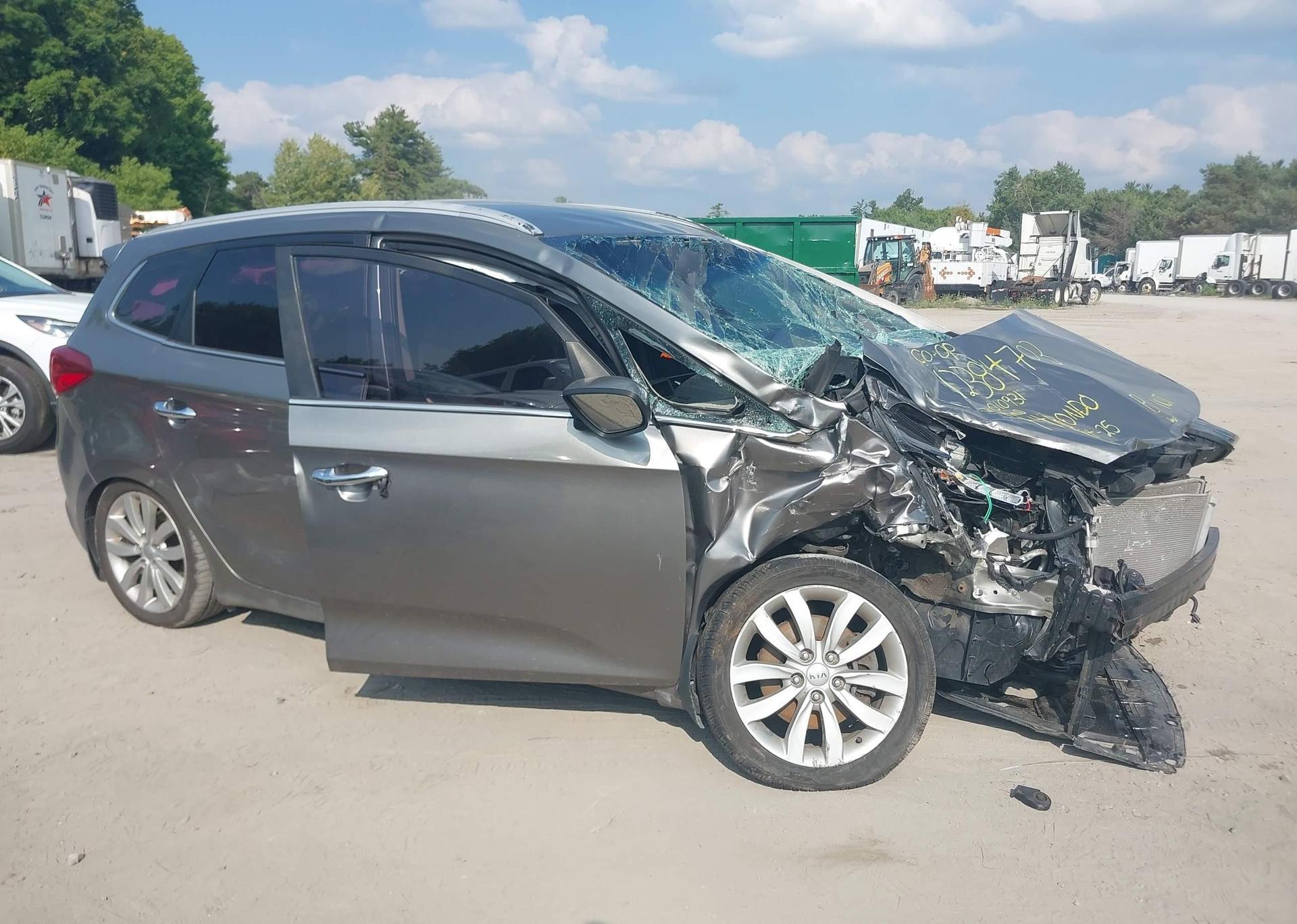 2014 KIA RONDO EX