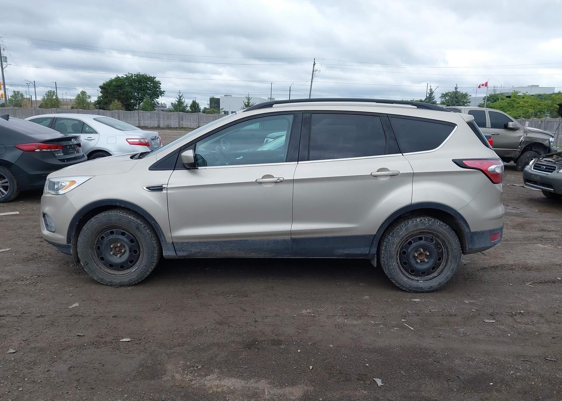2017 FORD ESCAPE SE