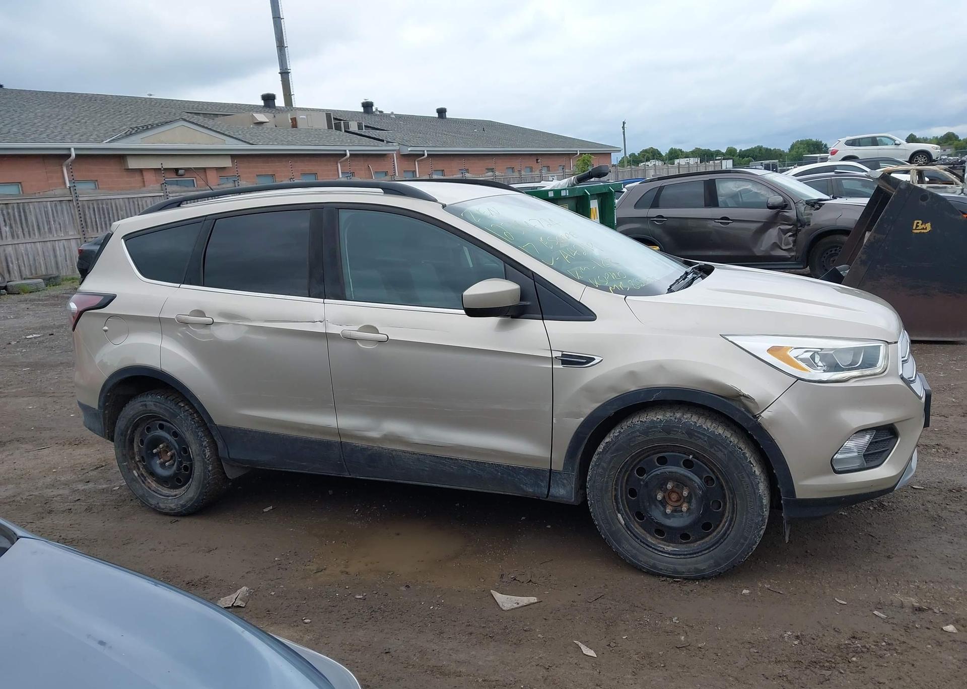 2017 FORD ESCAPE SE