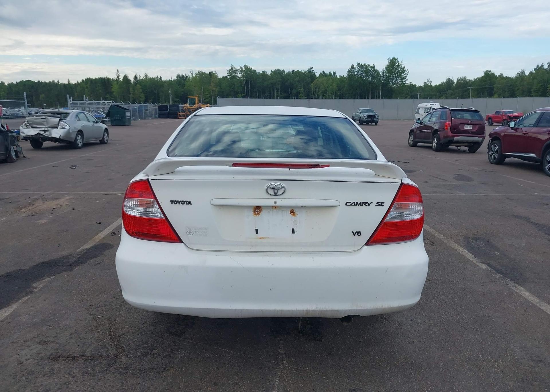 2003 TOYOTA CAMRY LE V6