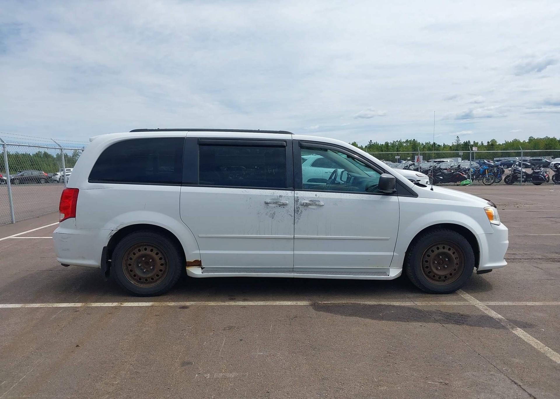 2014 DODGE GRAND CARAVAN SE