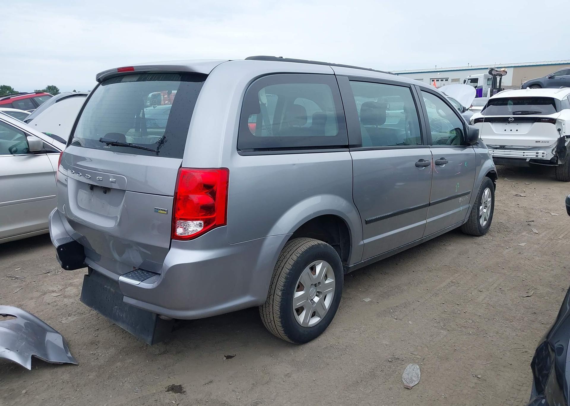 2013 DODGE GRAND CARAVAN SE