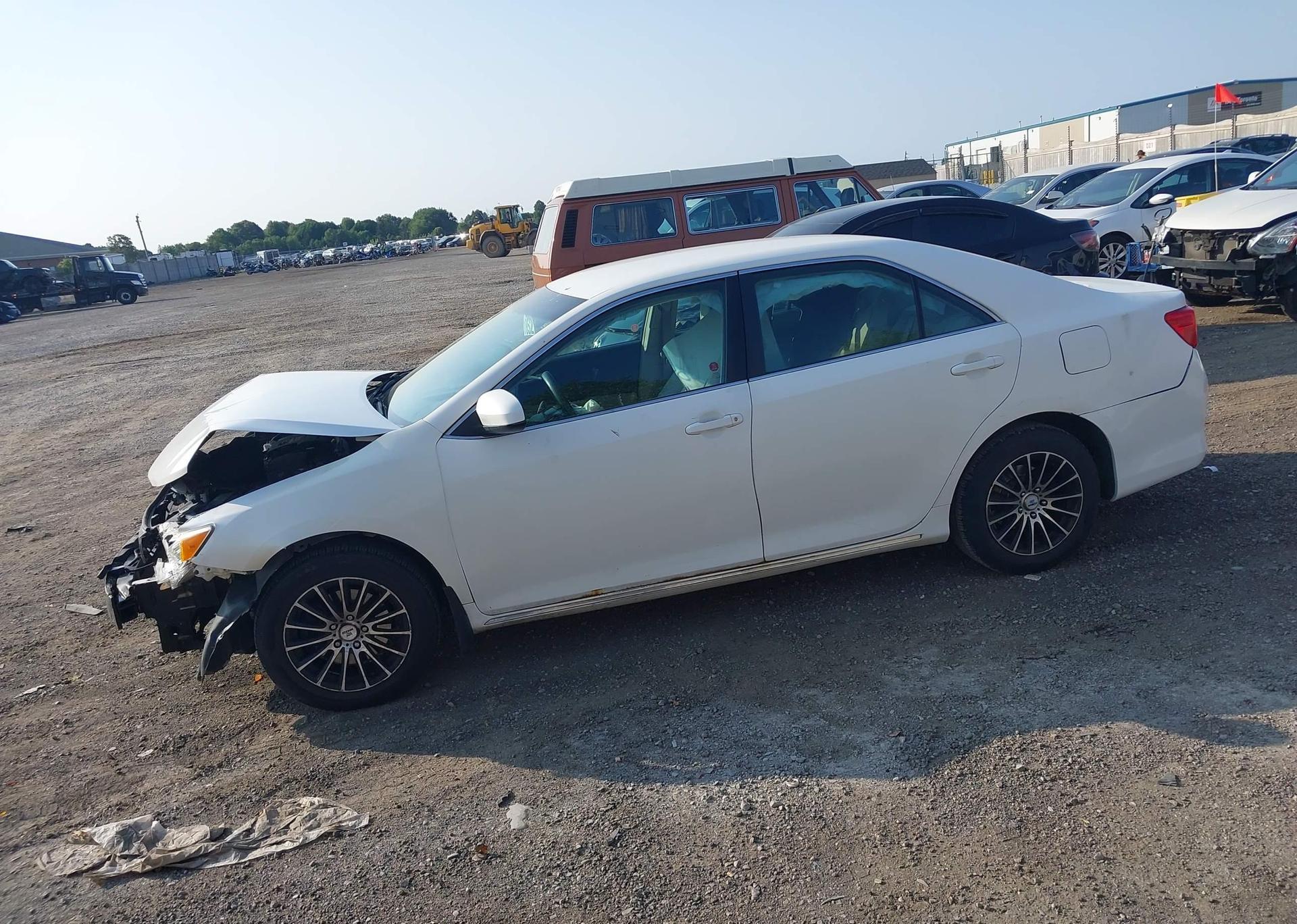 2014 TOYOTA CAMRY LE