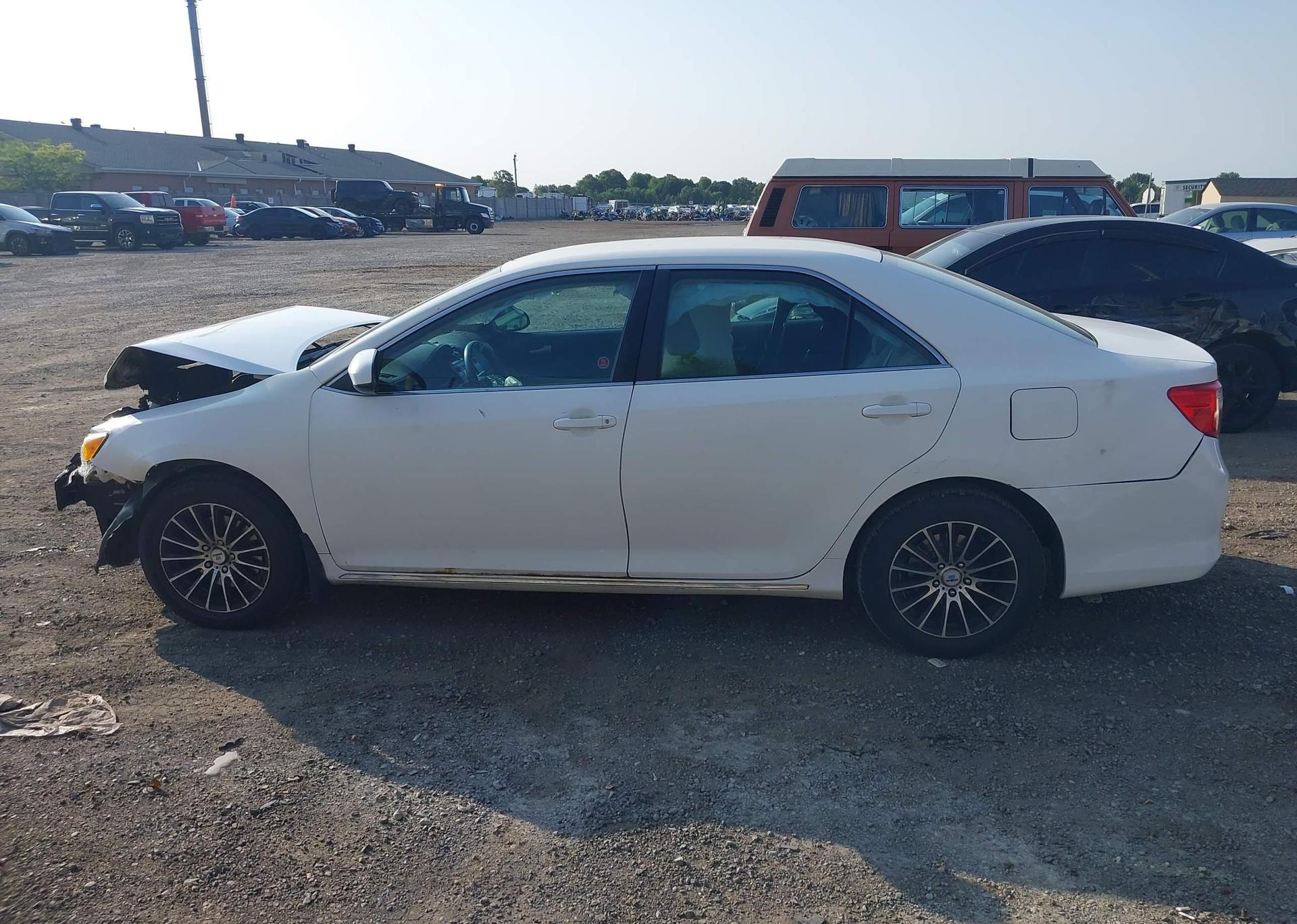 2014 TOYOTA CAMRY LE