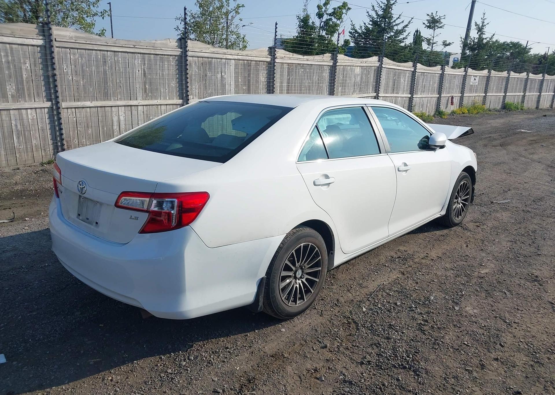 2014 TOYOTA CAMRY LE
