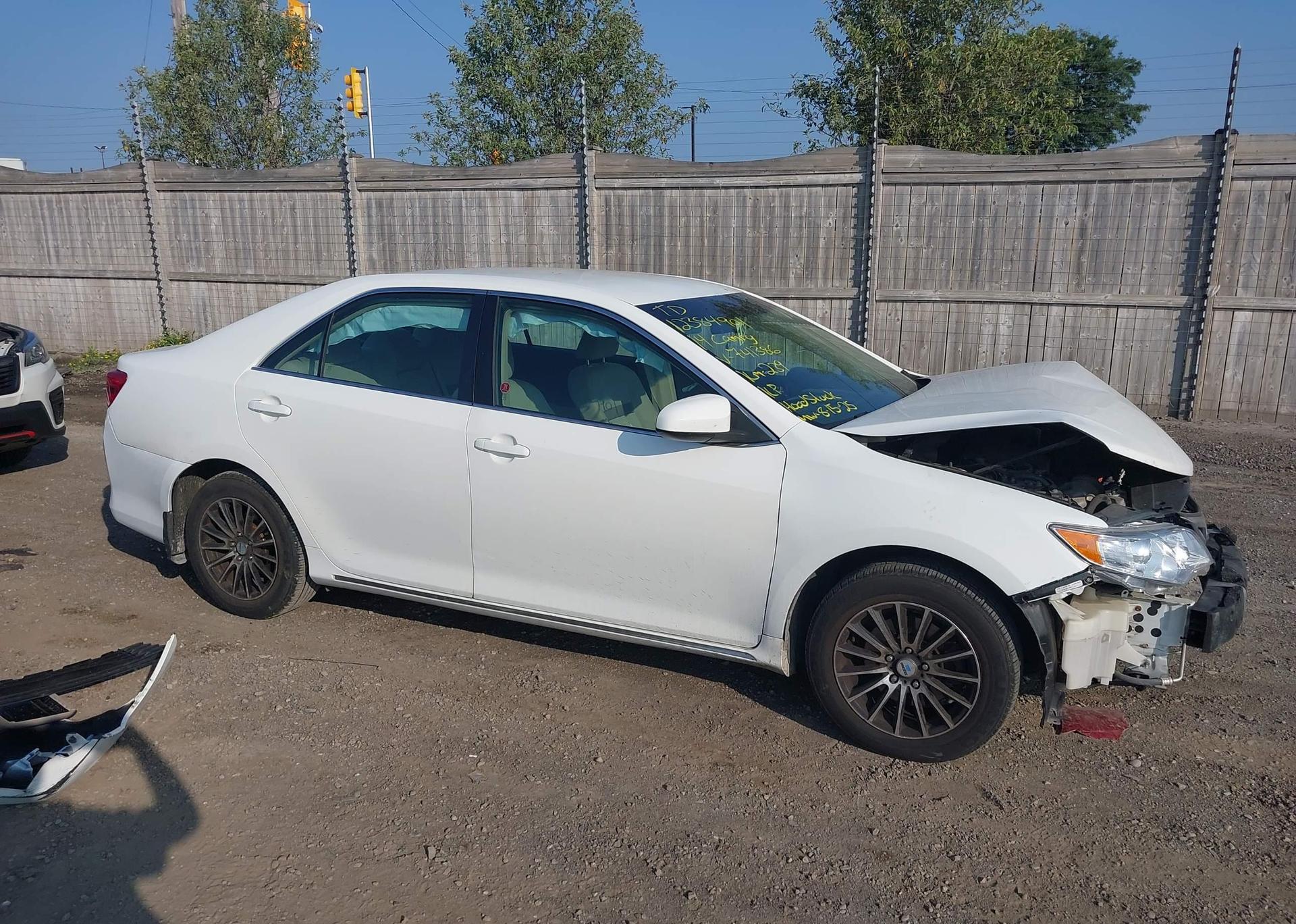 2014 TOYOTA CAMRY LE