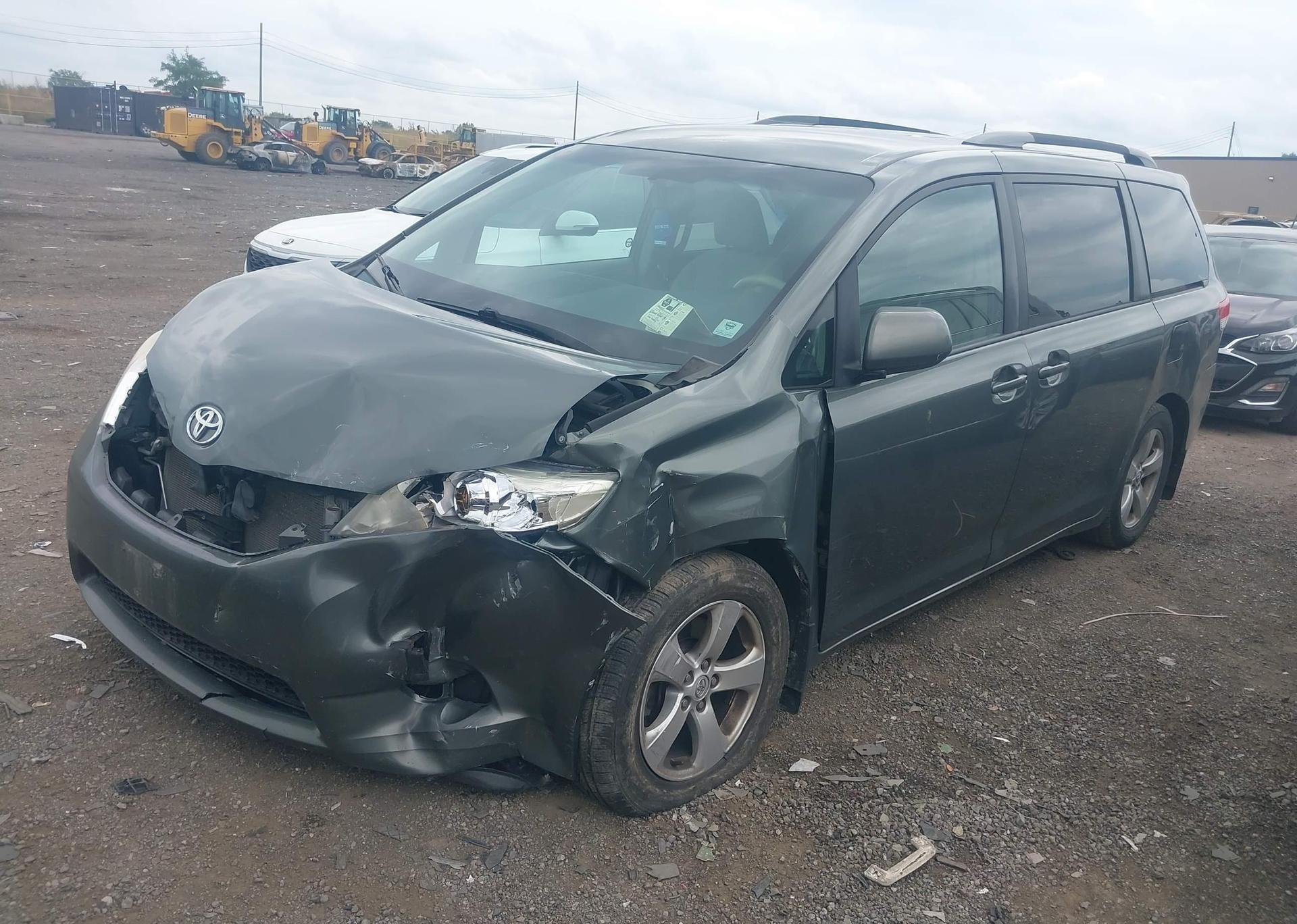 2014 TOYOTA SIENNA