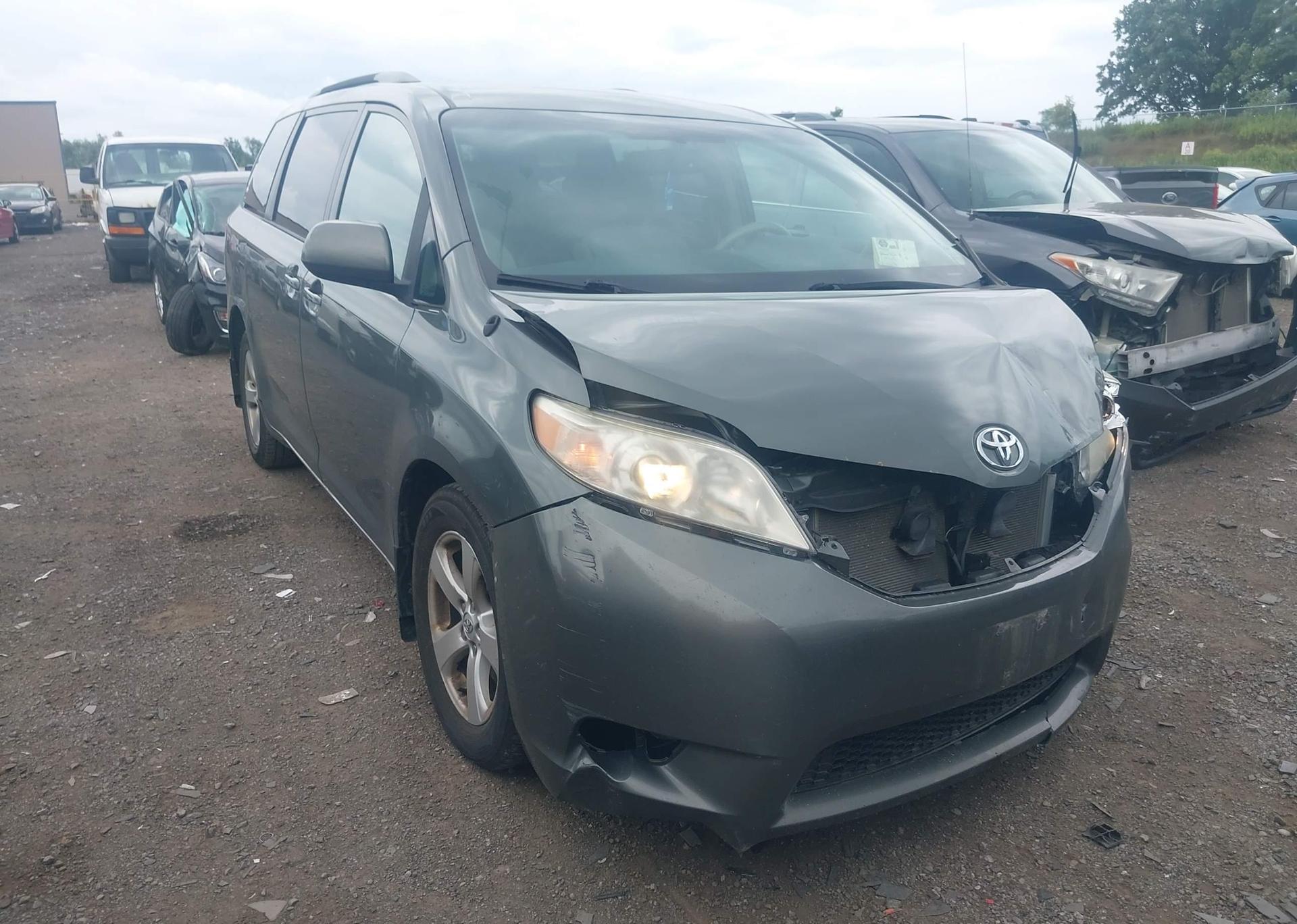 2014 TOYOTA SIENNA