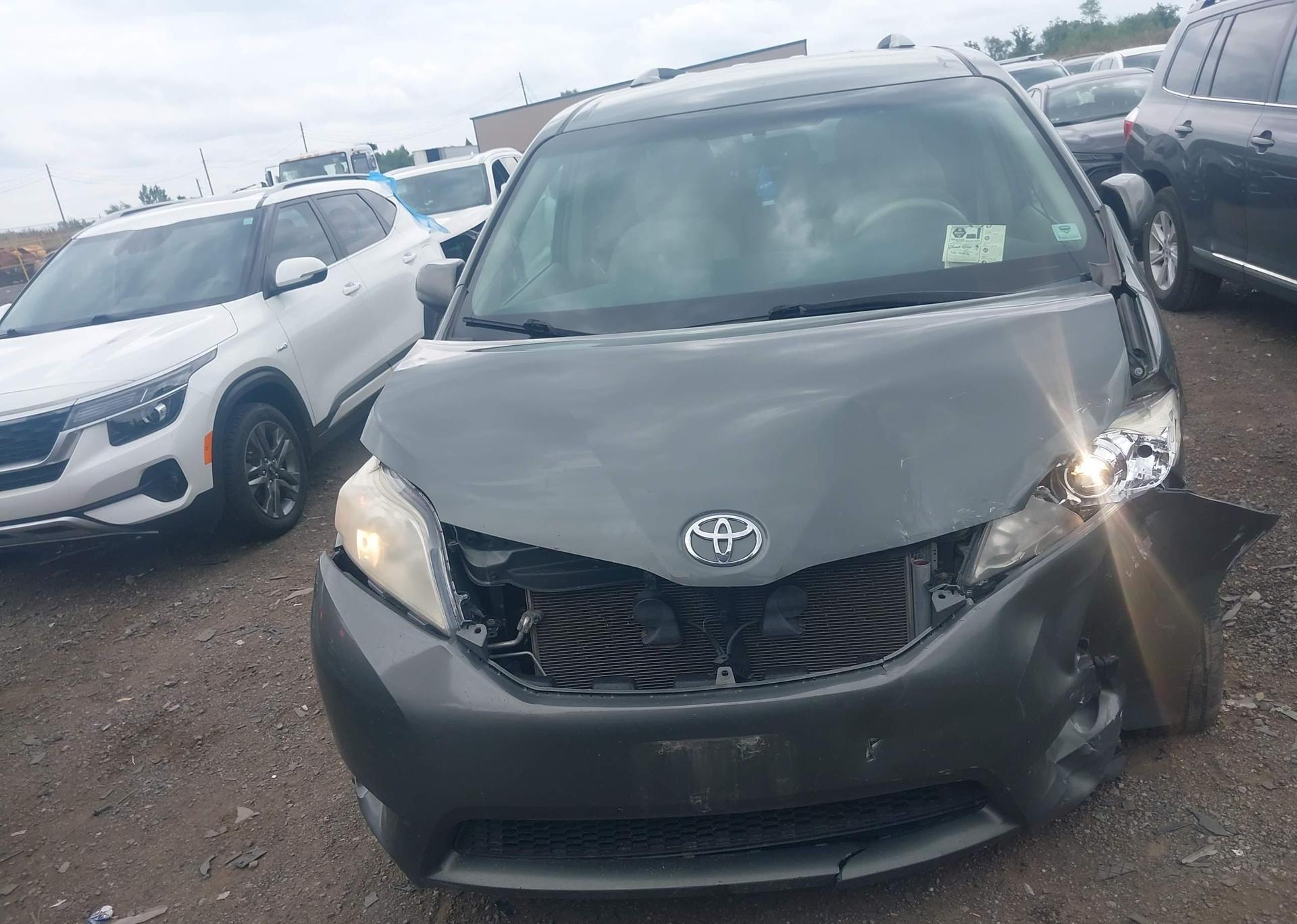 2014 TOYOTA SIENNA