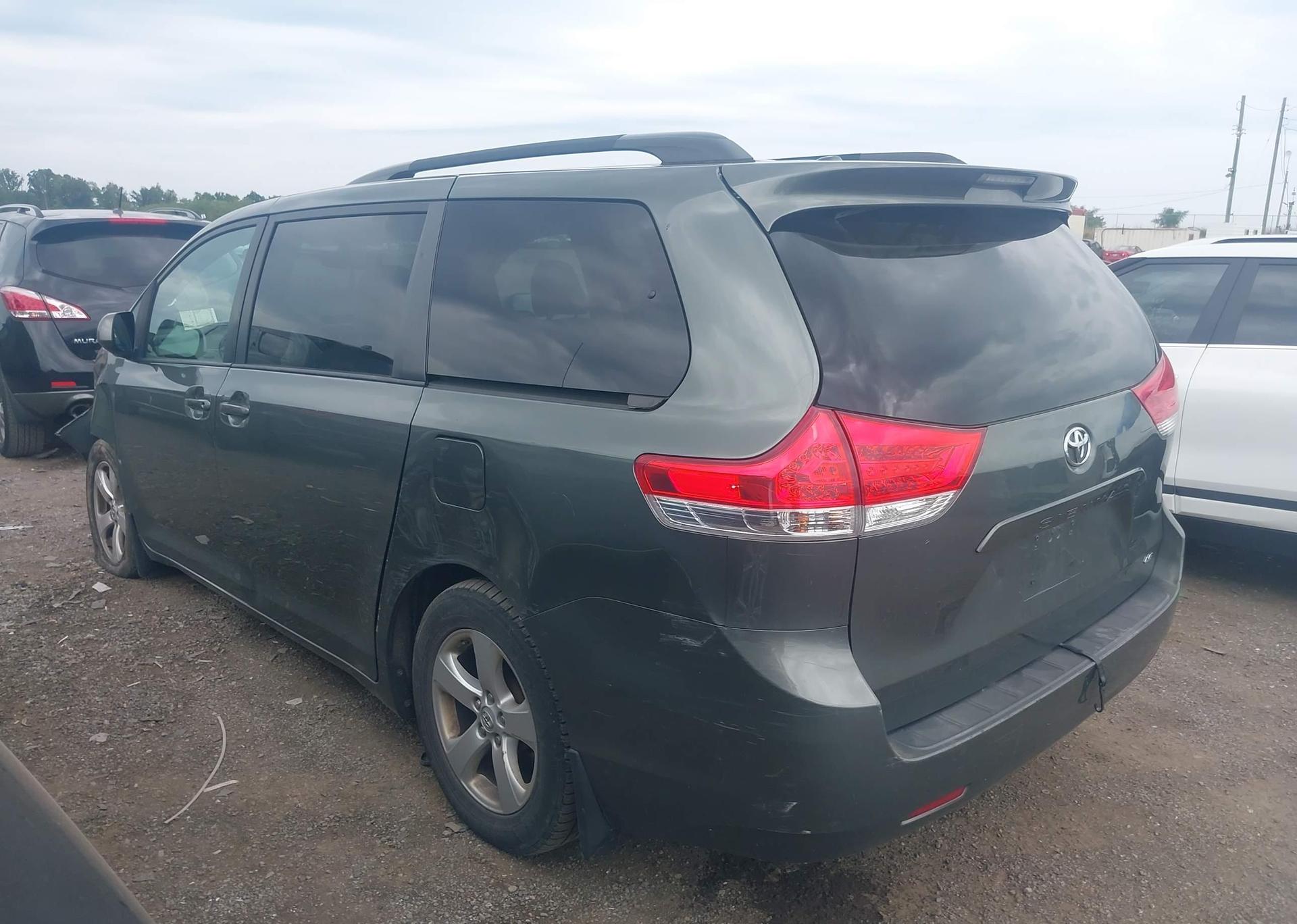 2014 TOYOTA SIENNA