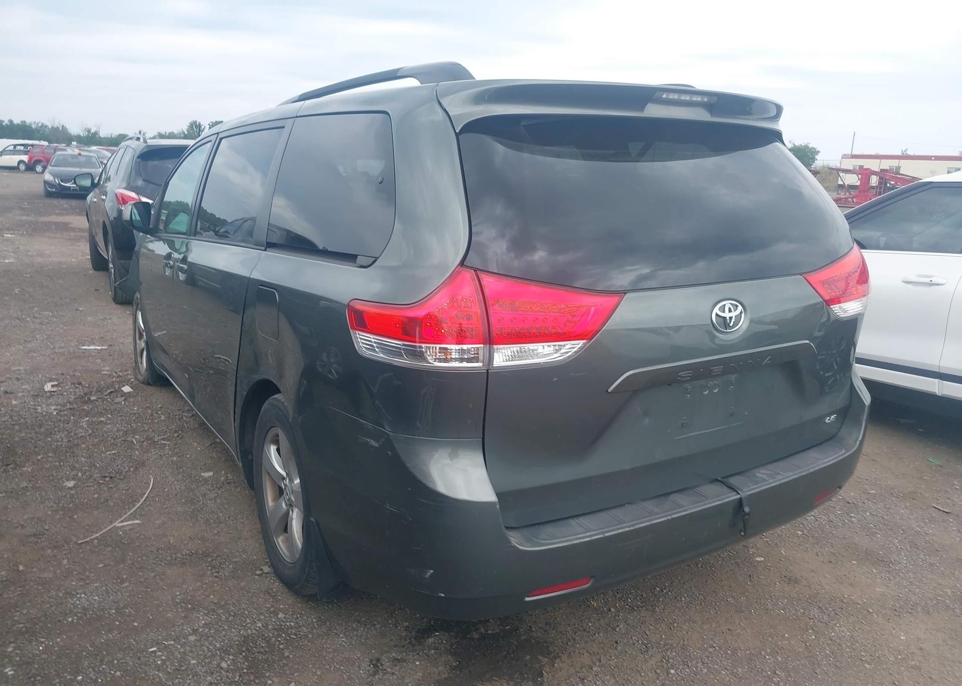 2014 TOYOTA SIENNA