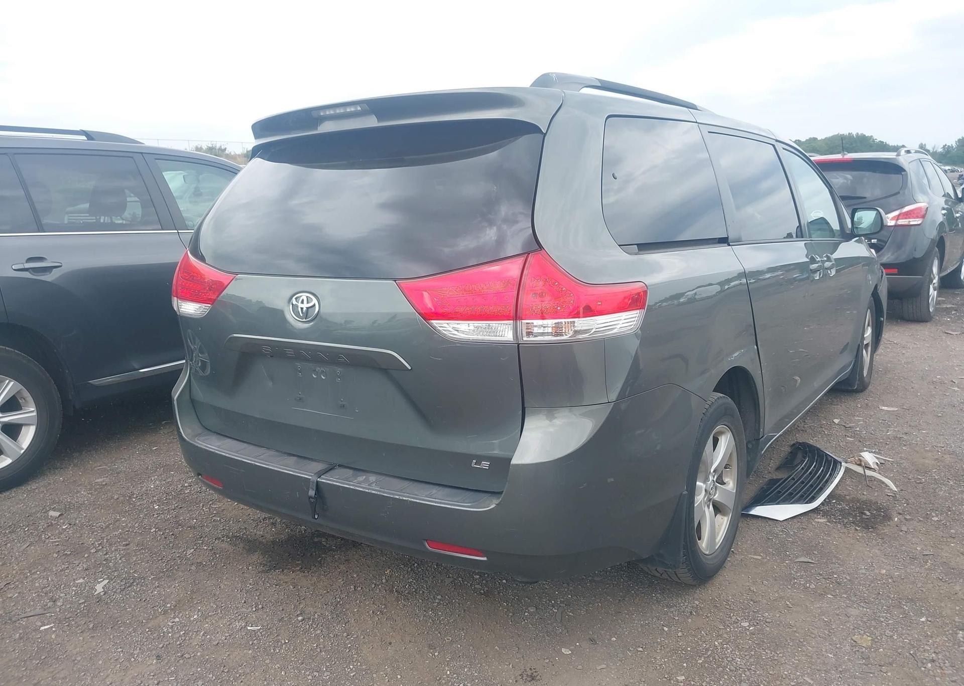 2014 TOYOTA SIENNA