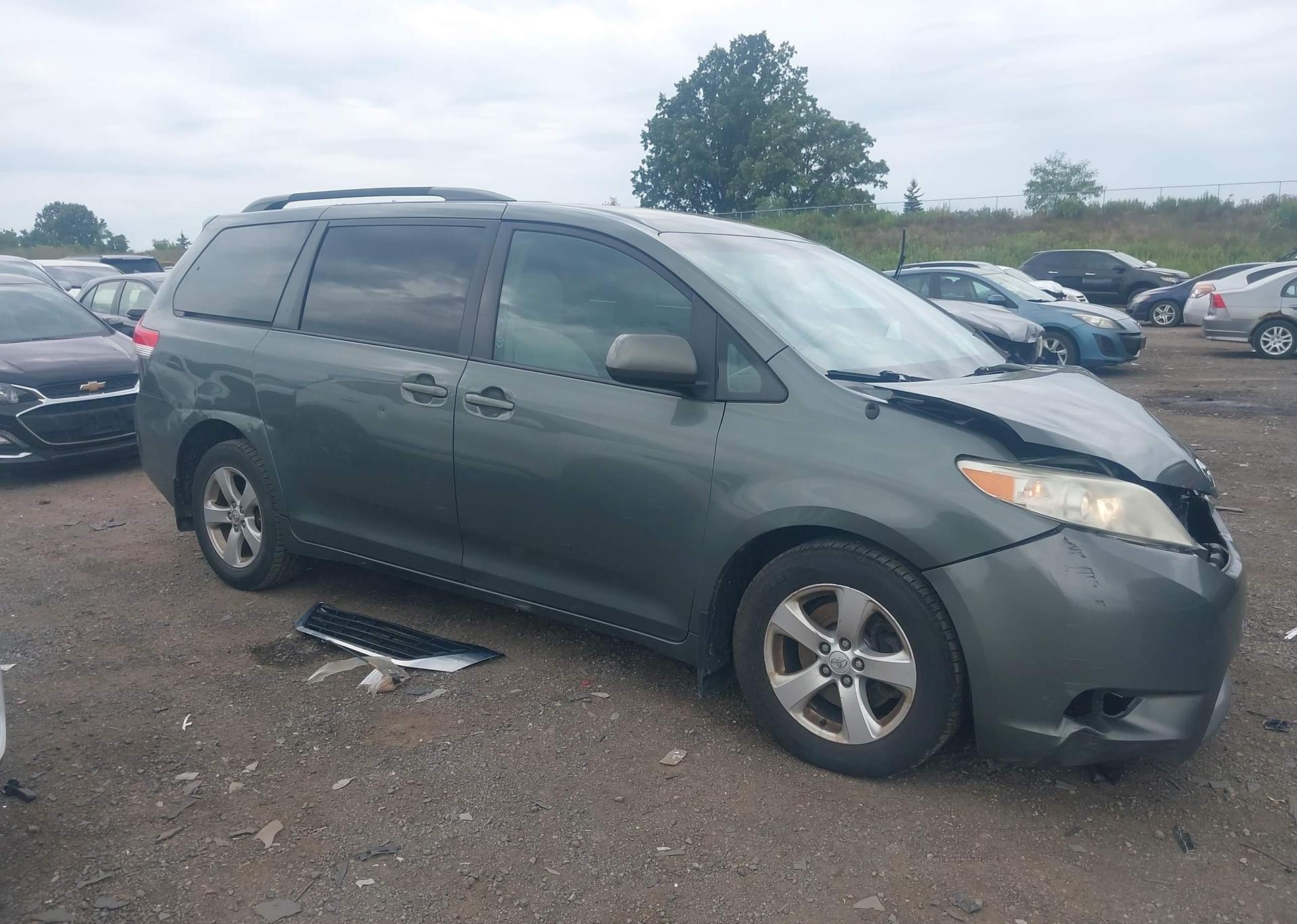 2014 TOYOTA SIENNA