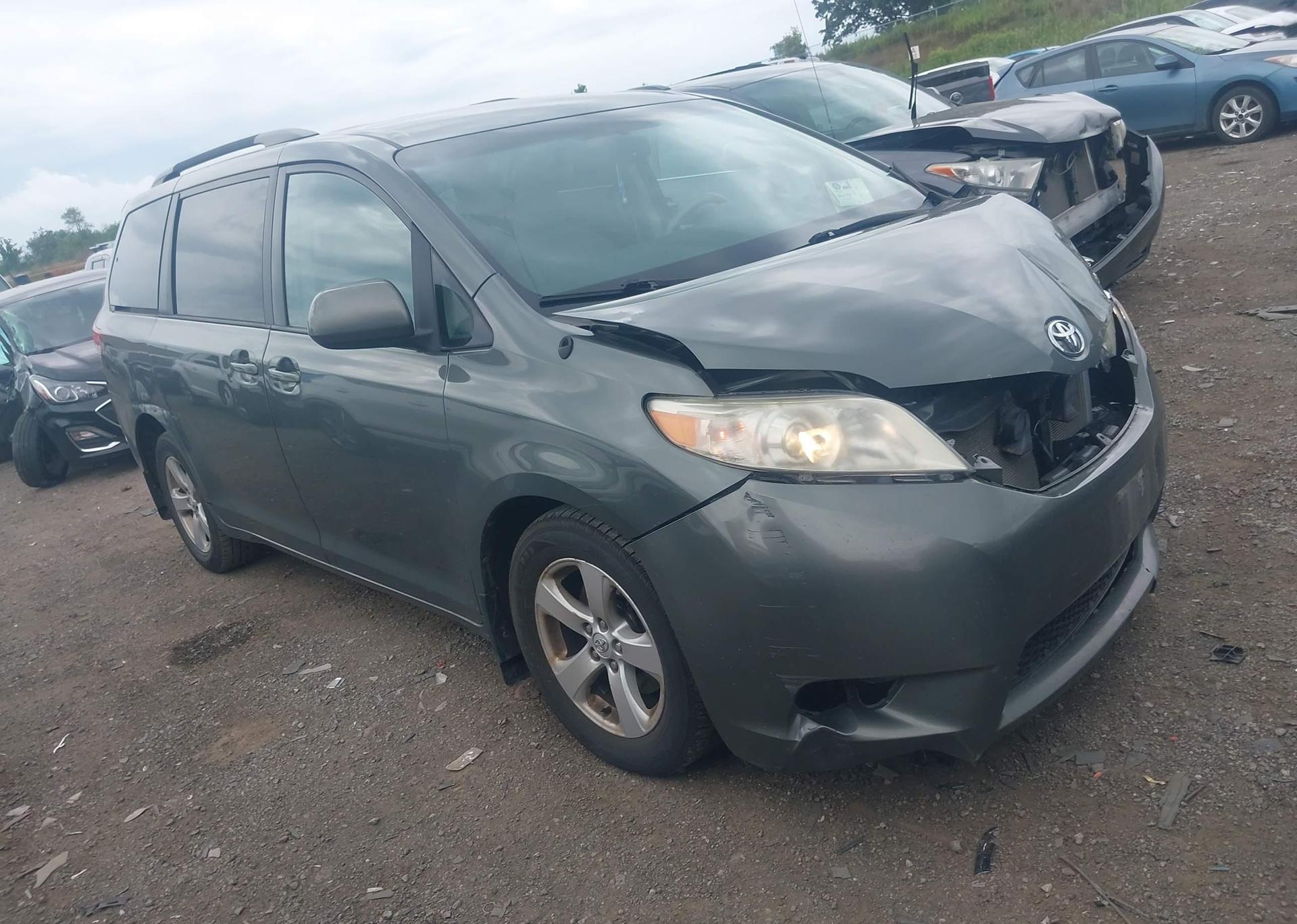 2014 TOYOTA SIENNA