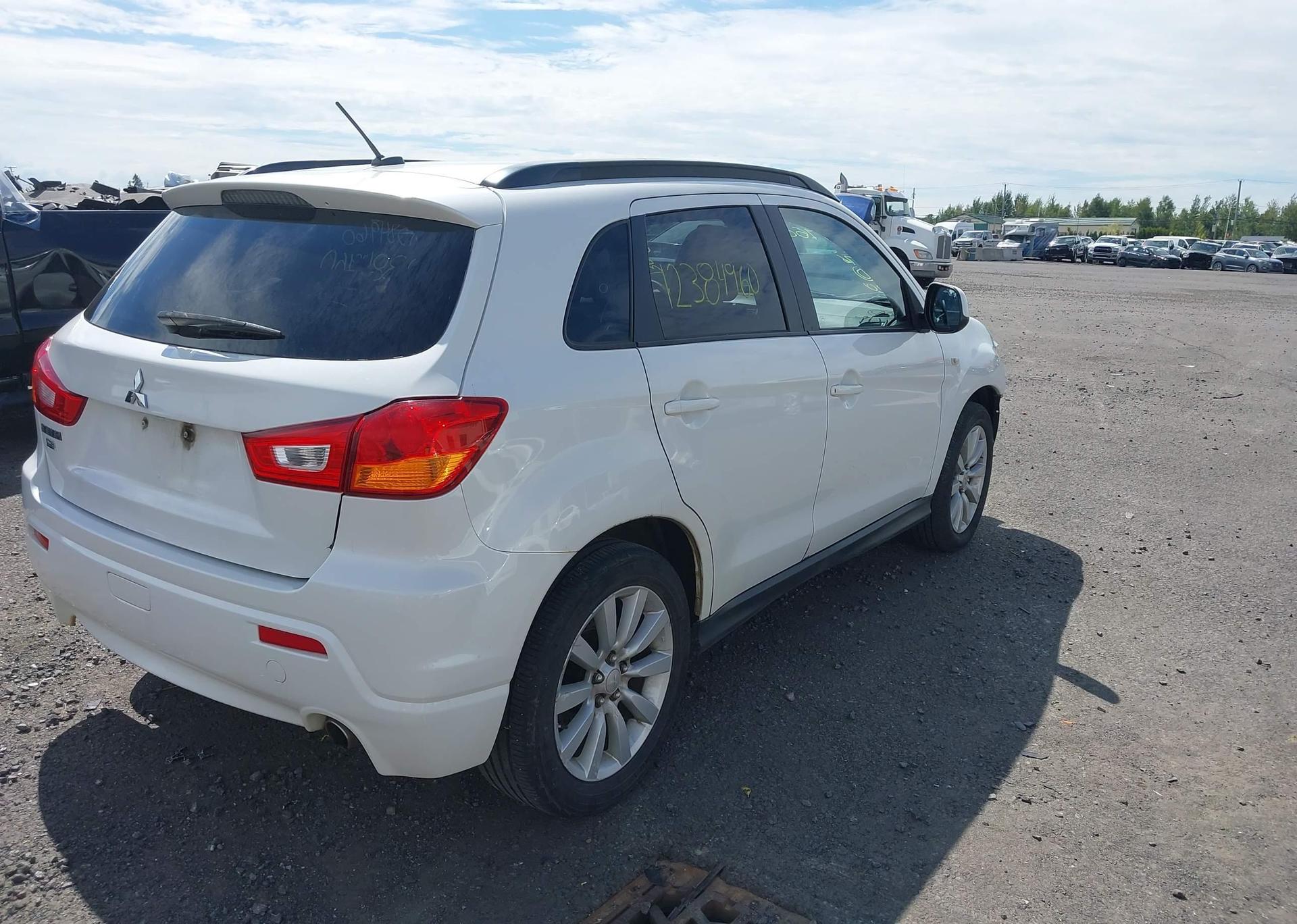 2011 MITSUBISHI RVR