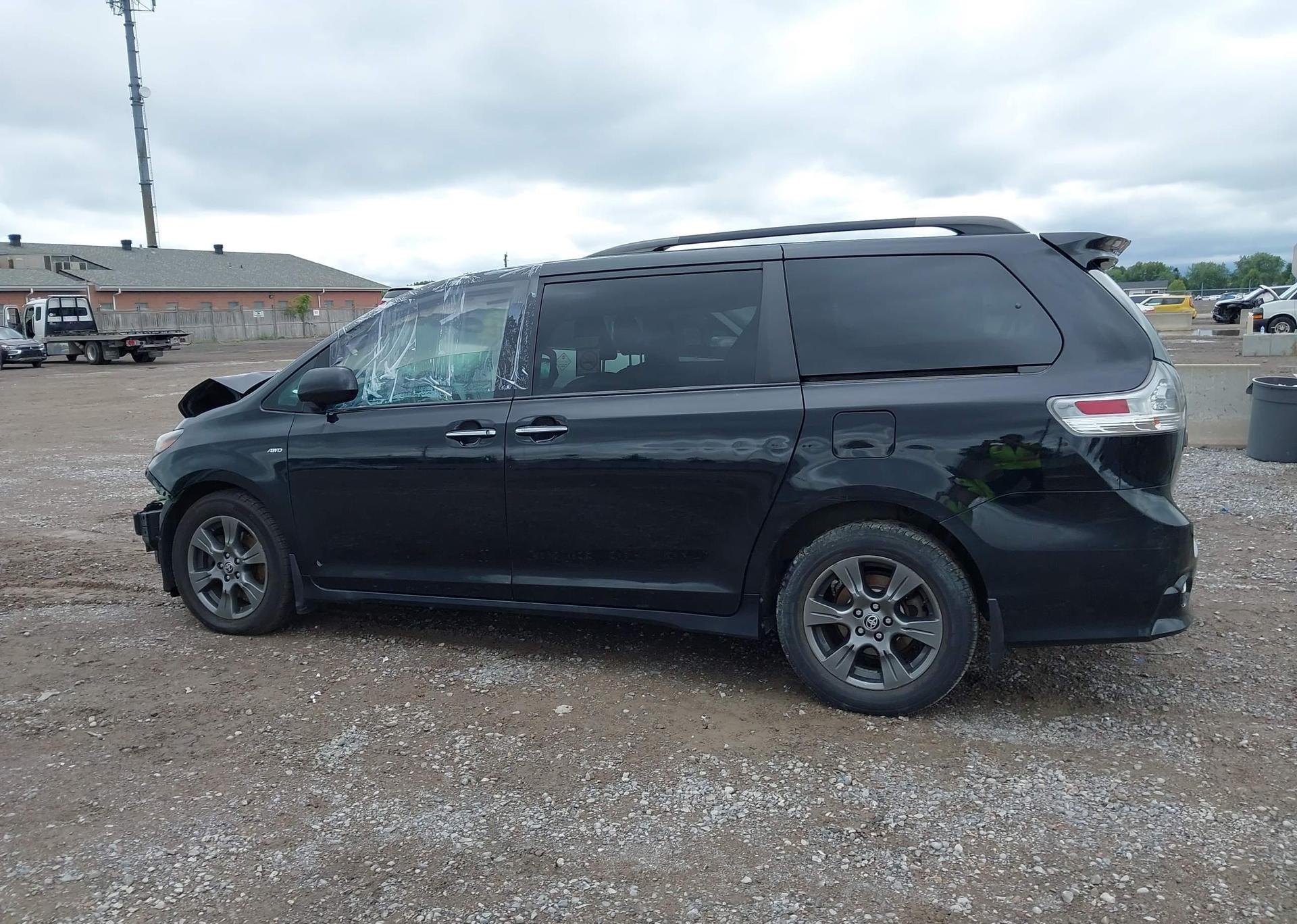 2020 TOYOTA SIENNA SE