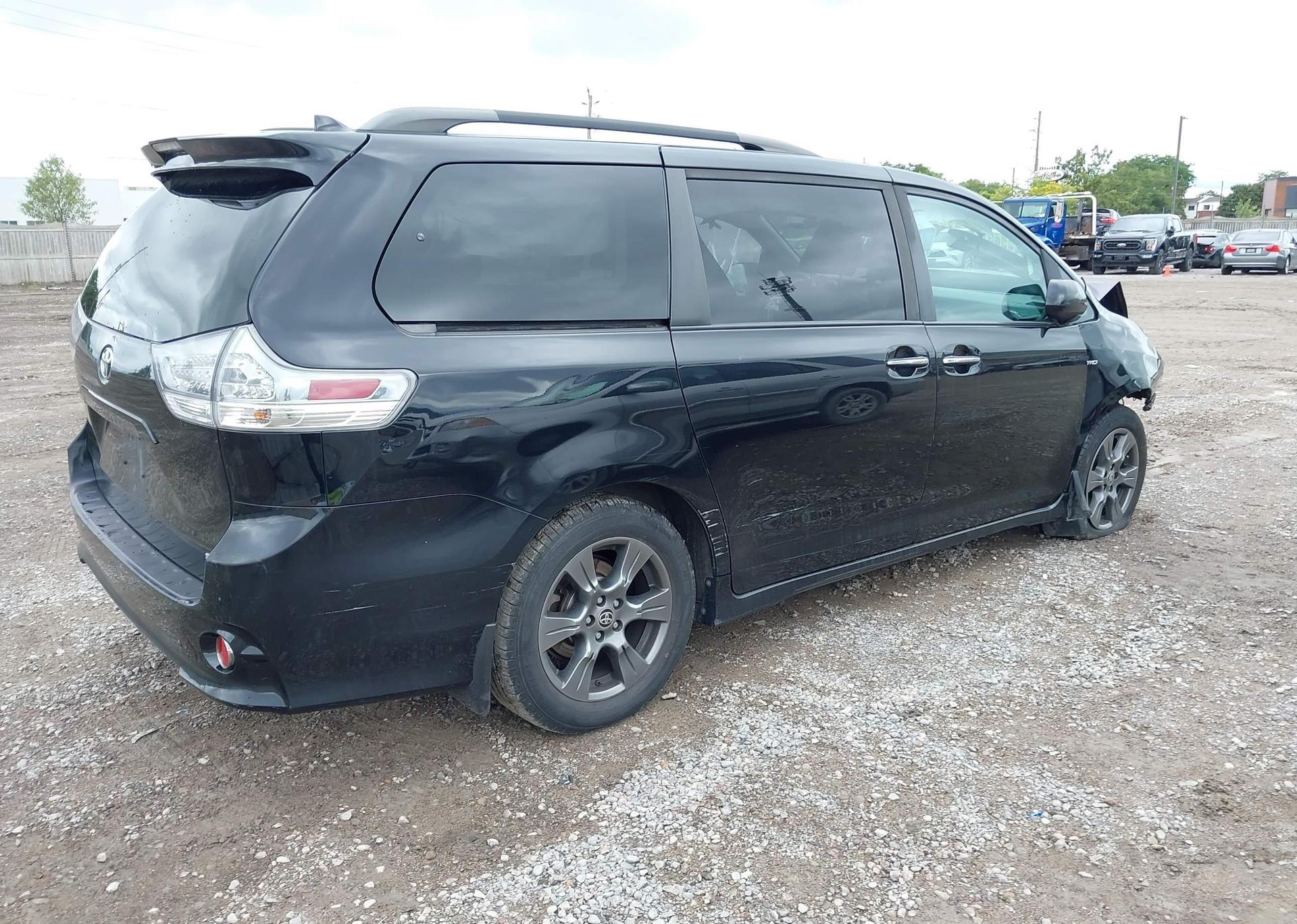 2020 TOYOTA SIENNA SE