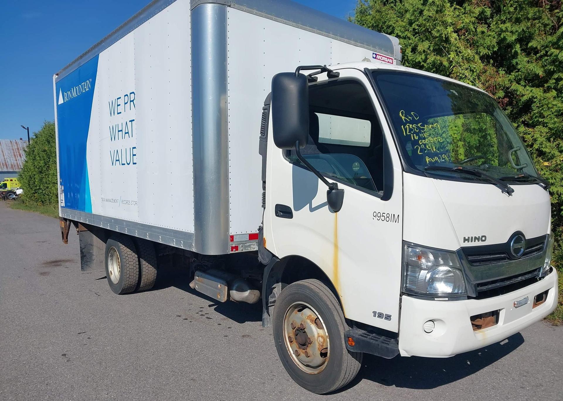 2016 HINO 195