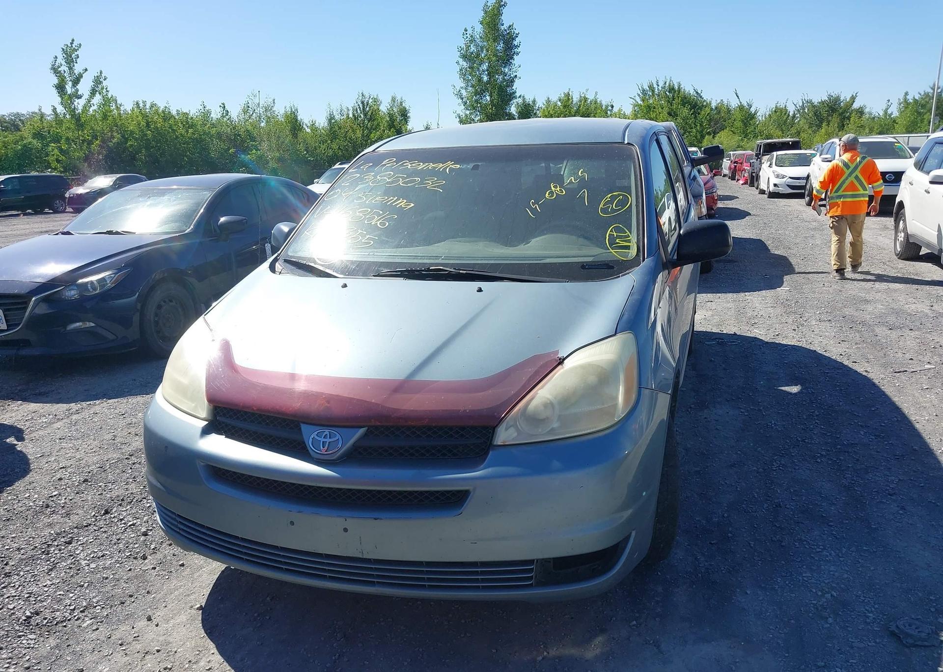 2004 TOYOTA SIENNA CE