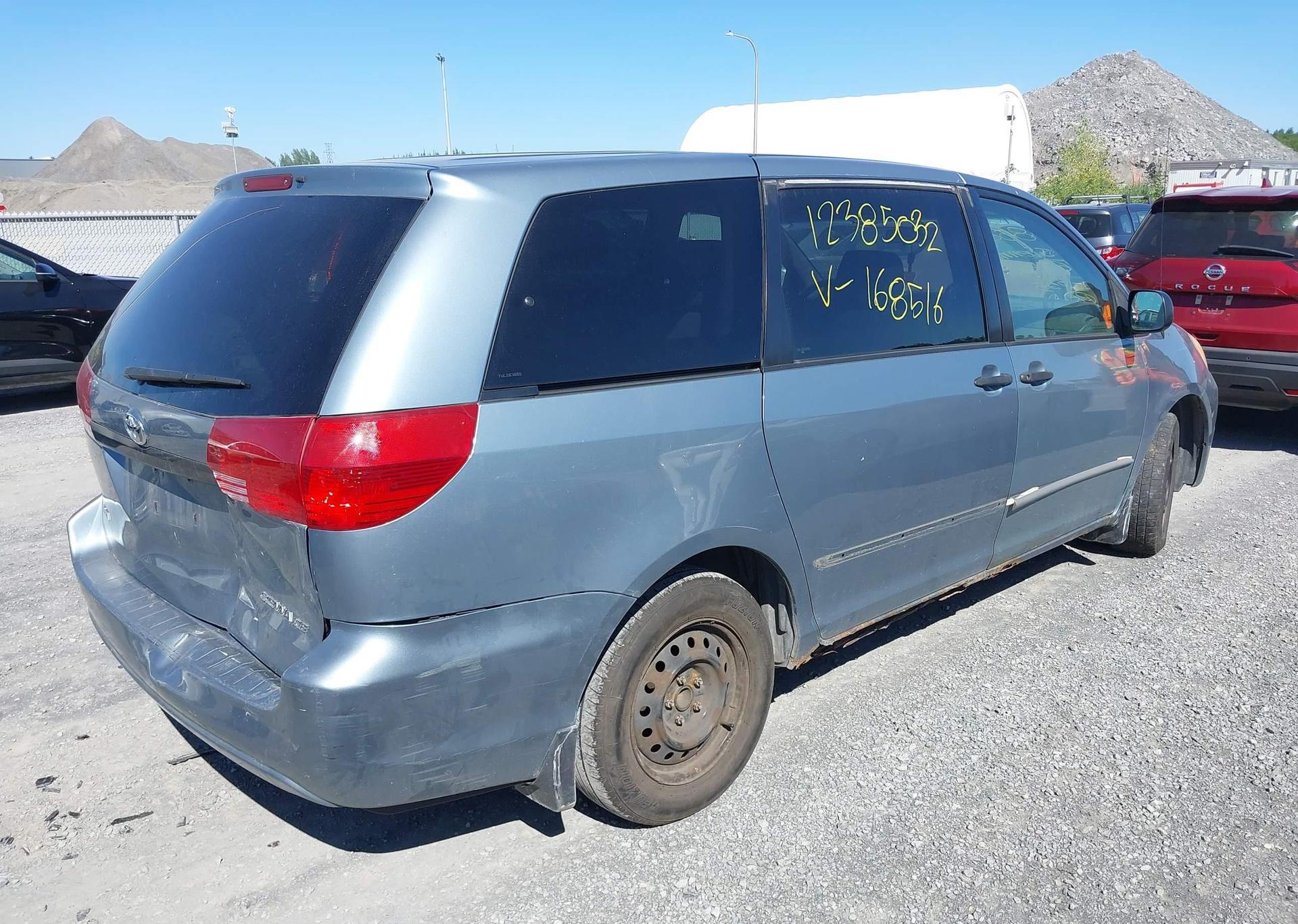 2004 TOYOTA SIENNA CE