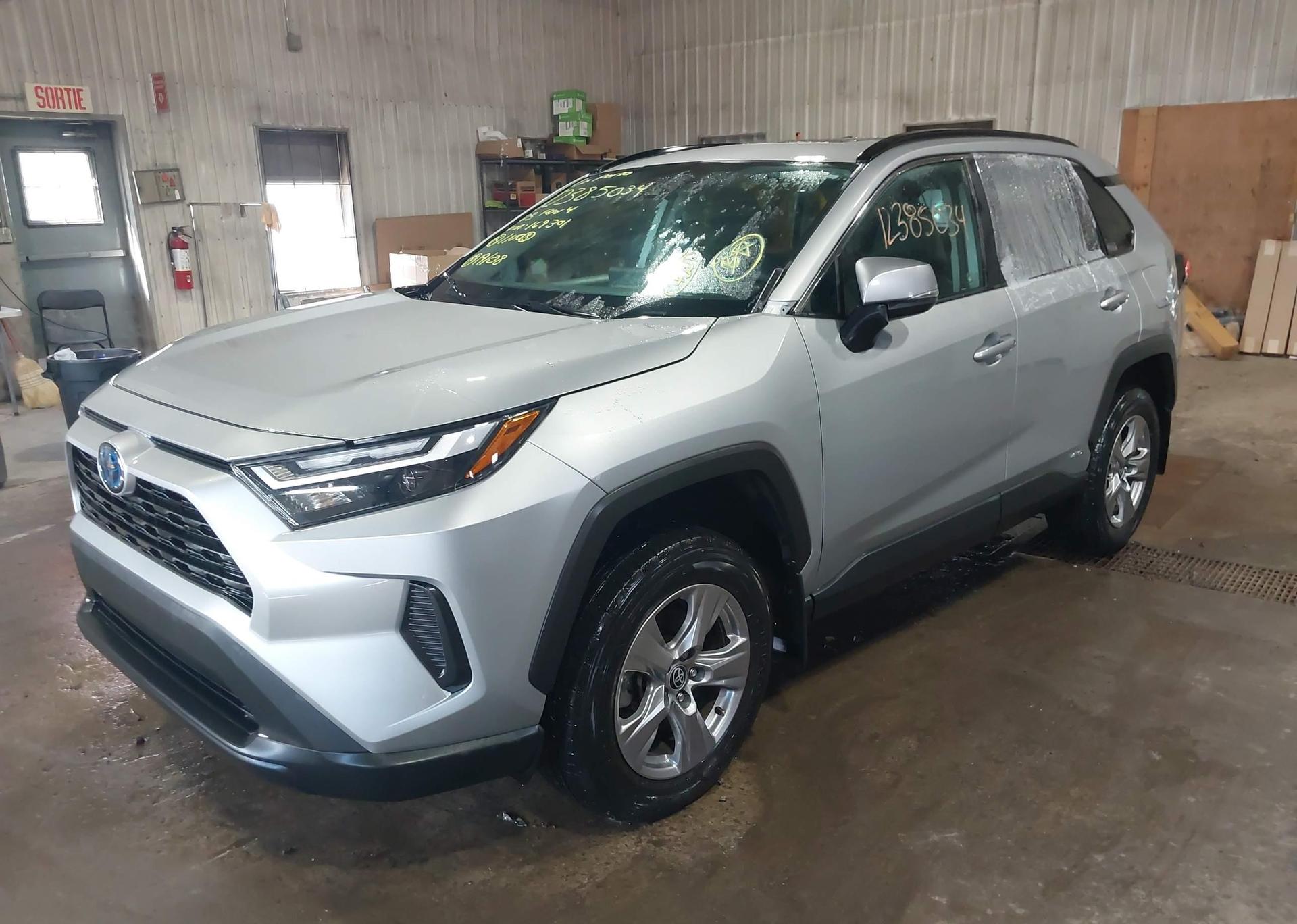 2023 TOYOTA RAV4 XLE