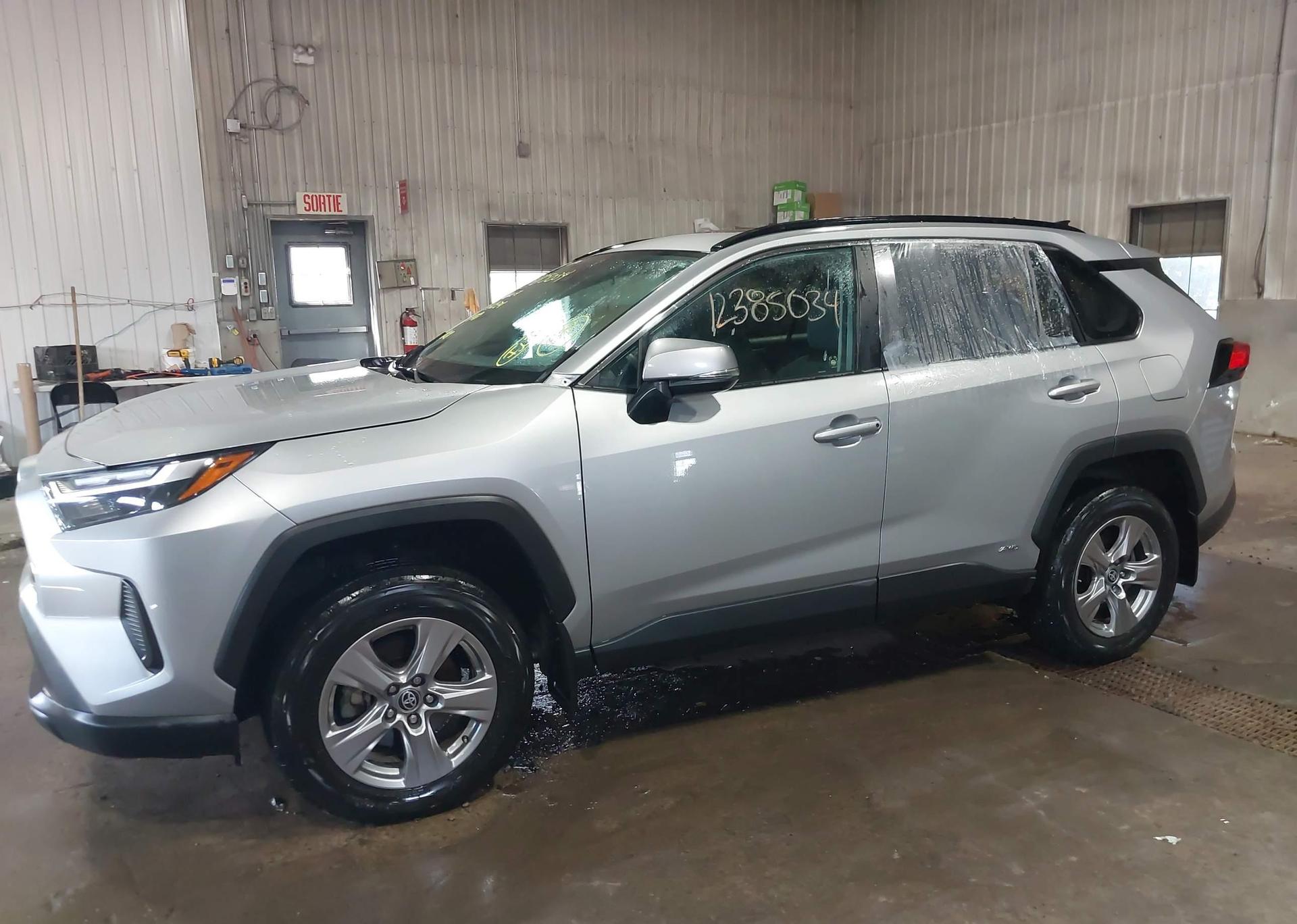 2023 TOYOTA RAV4 XLE